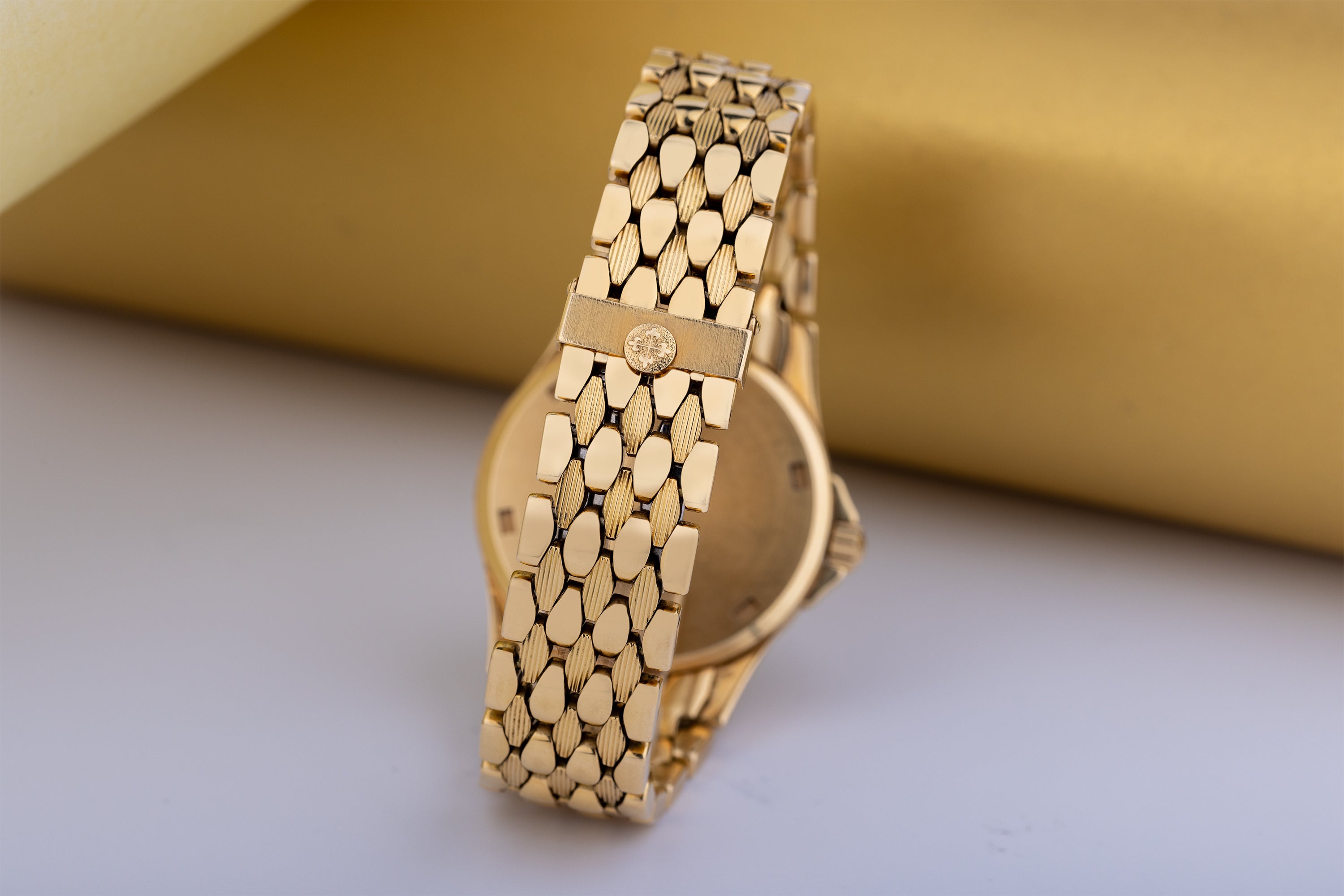 Patek Philippe Neptune | REF. 5081/1 | Sunburst Silvered Dial | 18k Yellow Gold | 1996 | Extract from the Archives