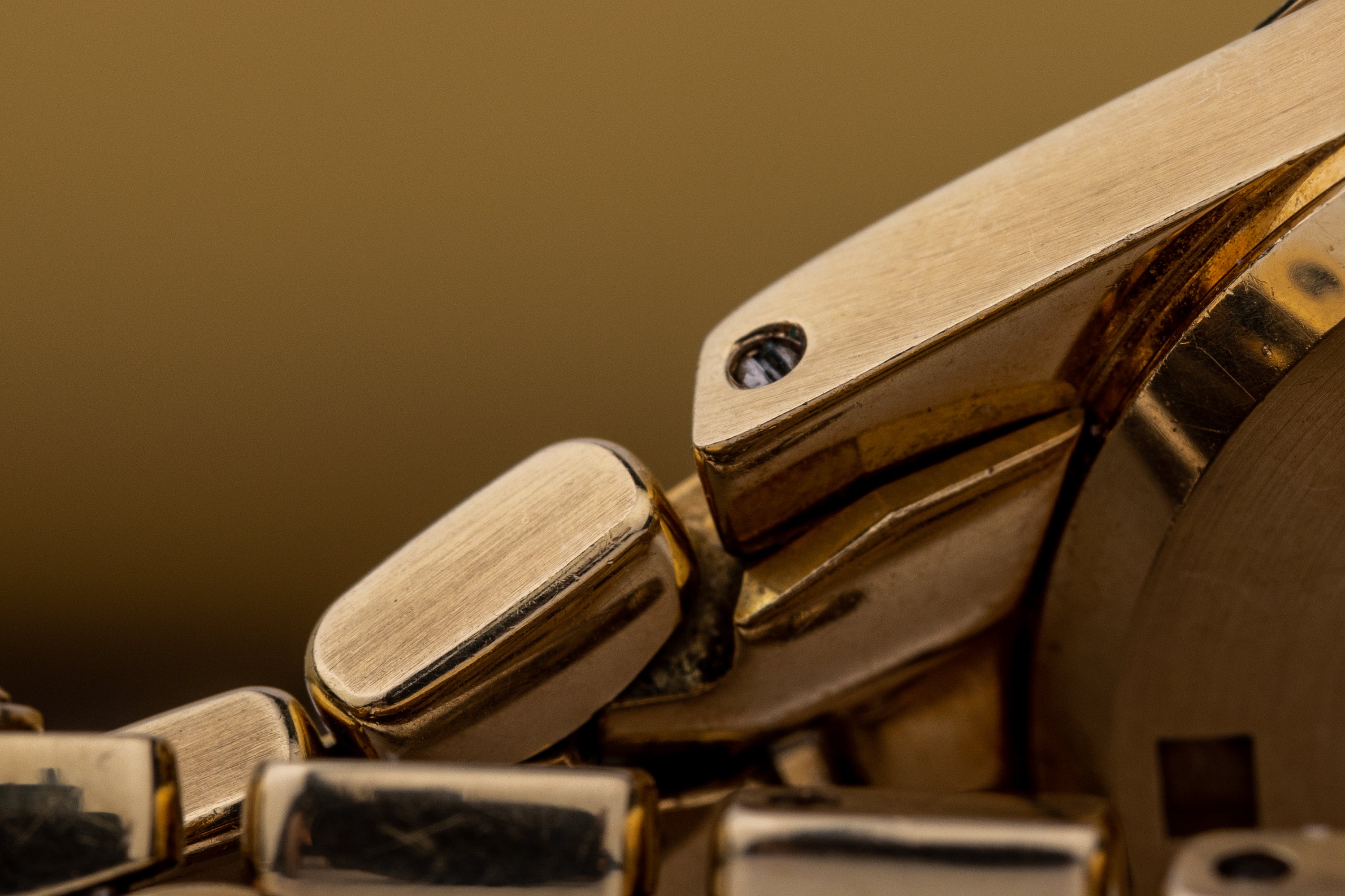 Patek Philippe Neptune | REF. 5081/1 | Sunburst Silvered Dial | 18k Yellow Gold | 1996 | Extract from the Archives