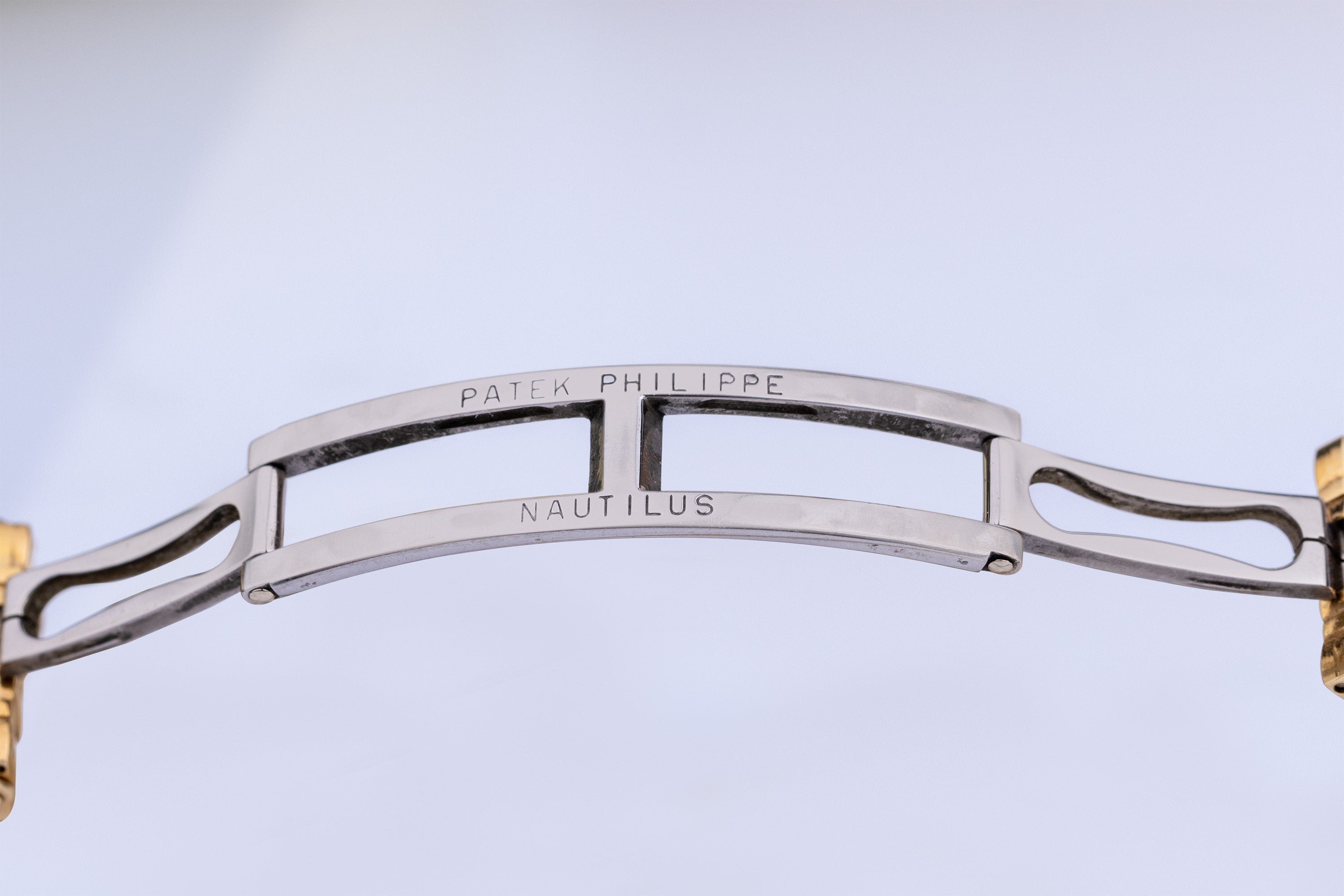 Patek Philippe Neptune | REF. 5081/1 | Sunburst Silvered Dial | 18k Yellow Gold | 1996 | Extract from the Archives