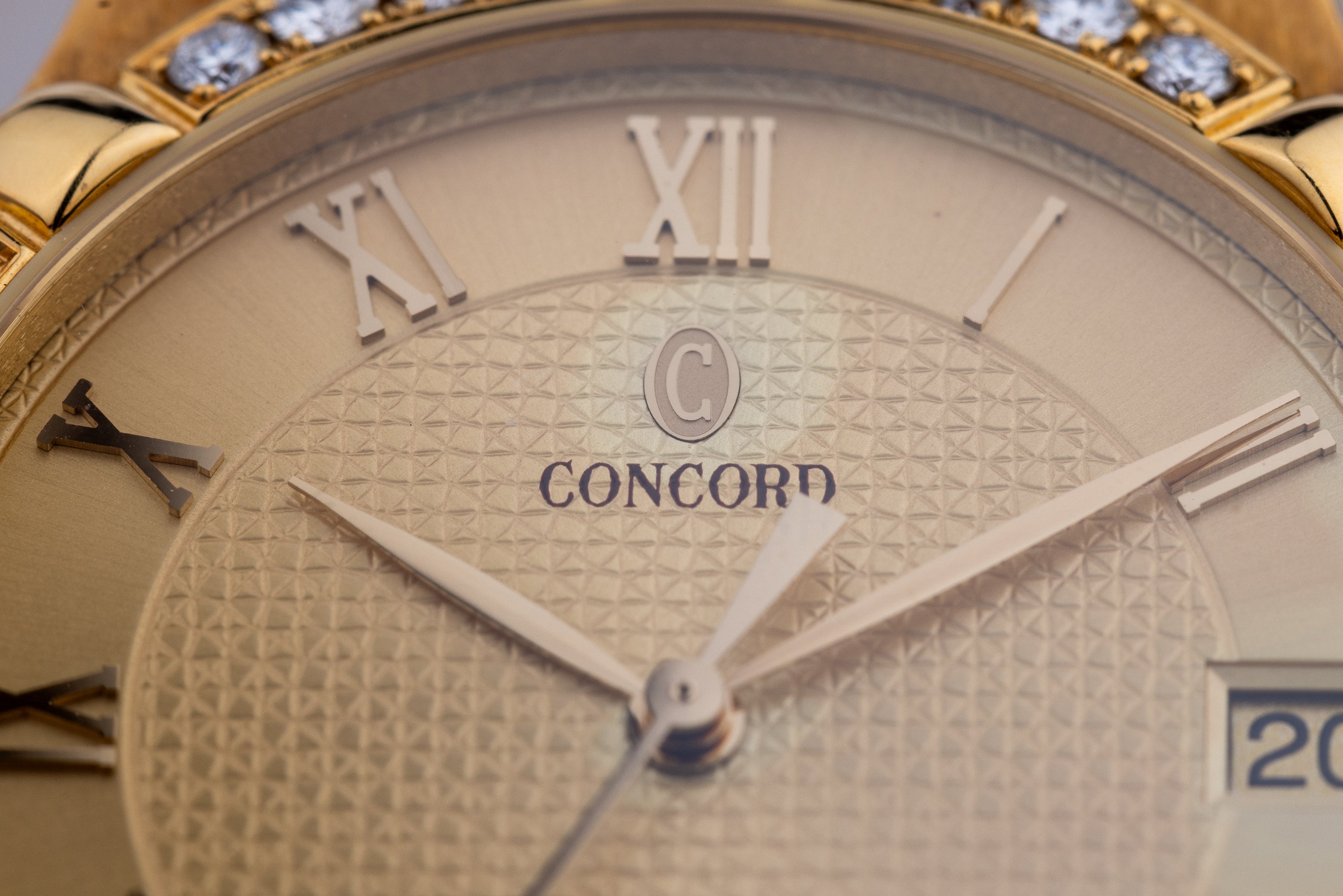 Concord Saratoga with Omani Khanjar Caseback | REF. 51 58 237/1 | Gold Dial & Diamond Bezel | 18k Yellow Gold | 1980s | Quartz | 31.5mm