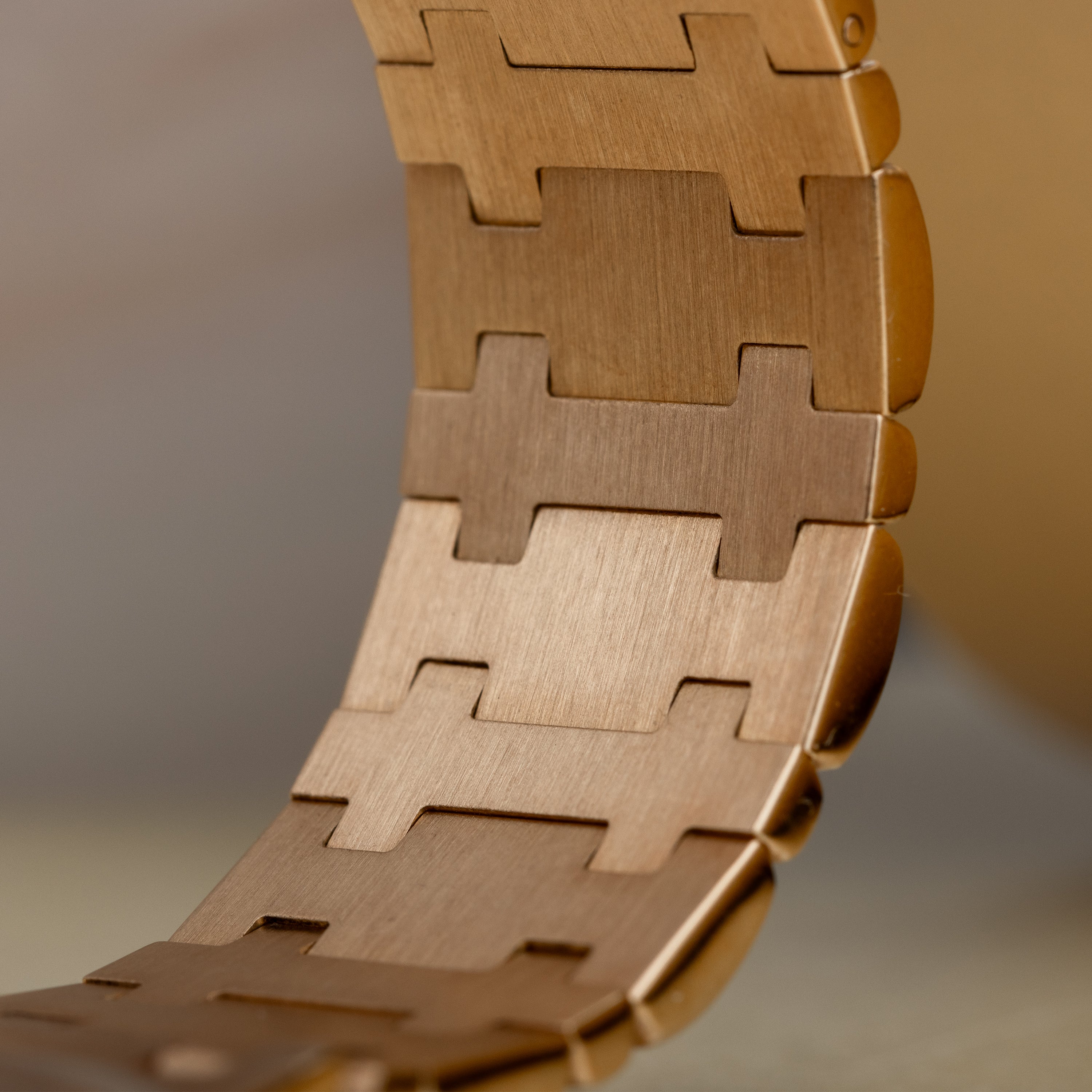 Concord Saratoga with Omani Khanjar Caseback | REF. 51 58 237/1 | Gold Dial & Diamond Bezel | 18k Yellow Gold | 1980s | Quartz | 31.5mm