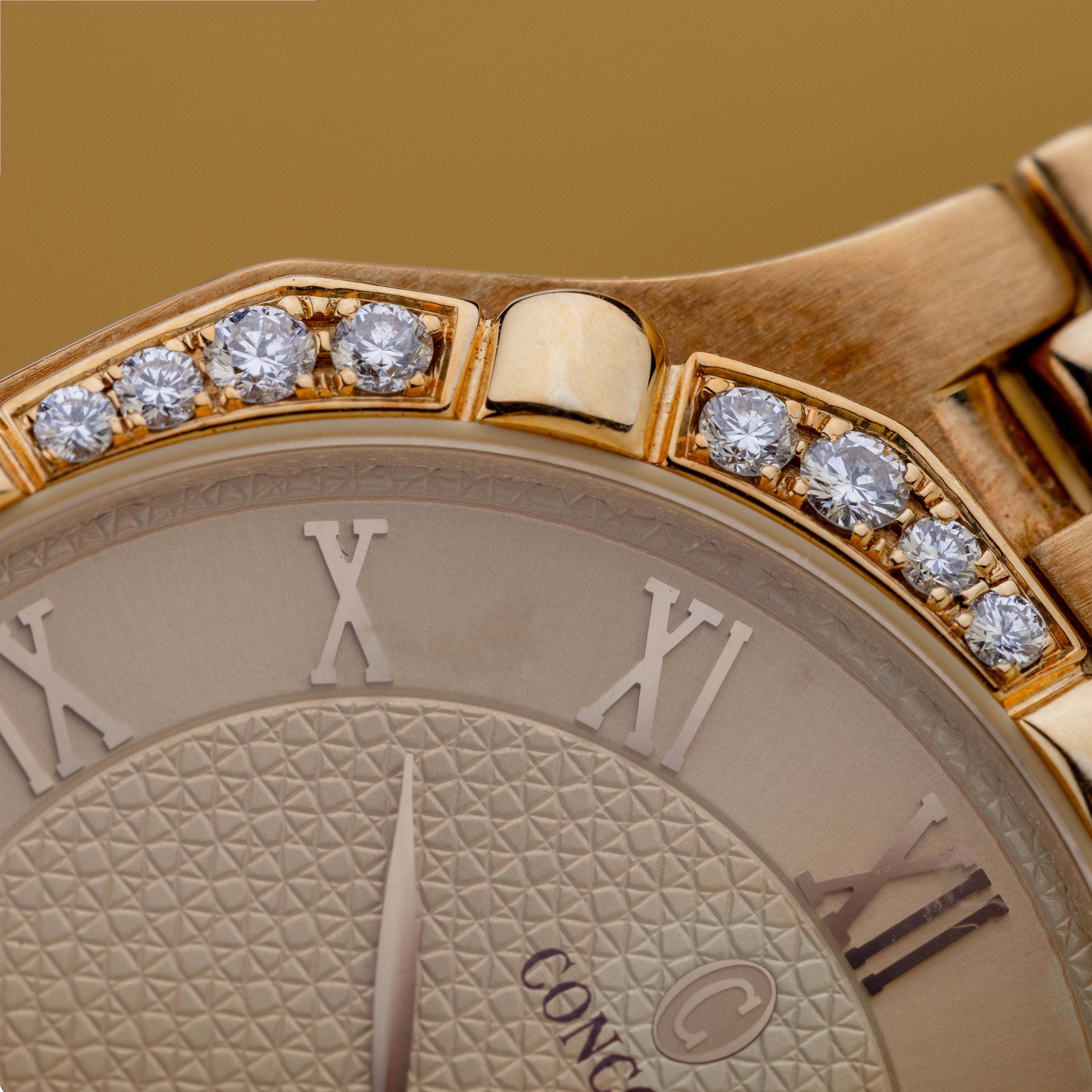 Concord Saratoga with Omani Khanjar Caseback | REF. 51 58 237/1 | Gold Dial & Diamond Bezel | 18k Yellow Gold | 1980s | Quartz | 31.5mm