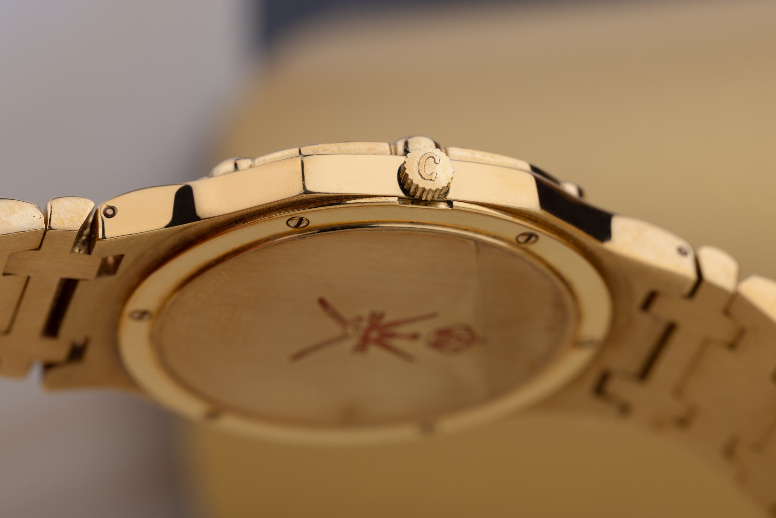 Concord Saratoga with Omani Khanjar Caseback | REF. 51 58 237/1 | Gold Dial & Diamond Bezel | 18k Yellow Gold | 1980s | Quartz | 31.5mm