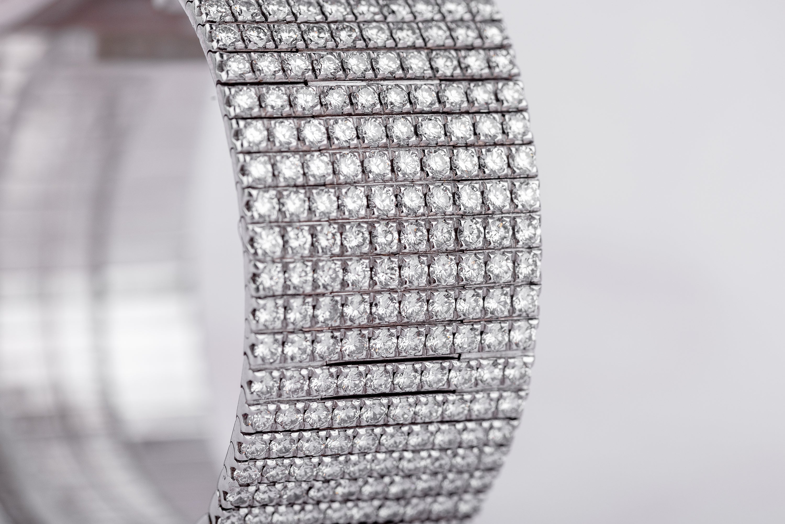 Piaget Lady Wristwatch | REF. 7131 C 626 | Complete Pave Diamond | 18k White Gold | Quartz | 24mm