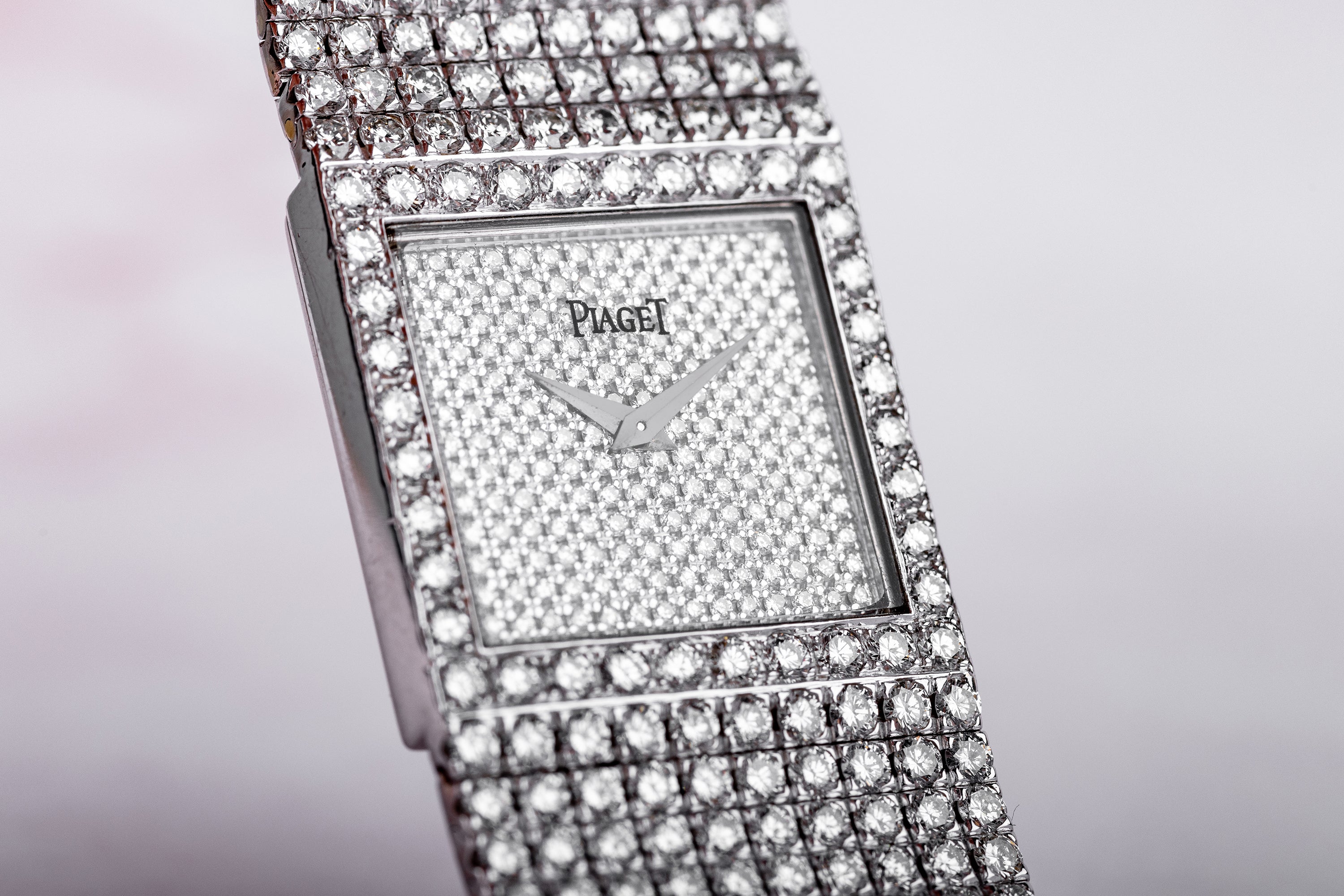 Piaget Lady Wristwatch | REF. 7131 C 626 | Complete Pave Diamond | 18k White Gold | Quartz | 24mm