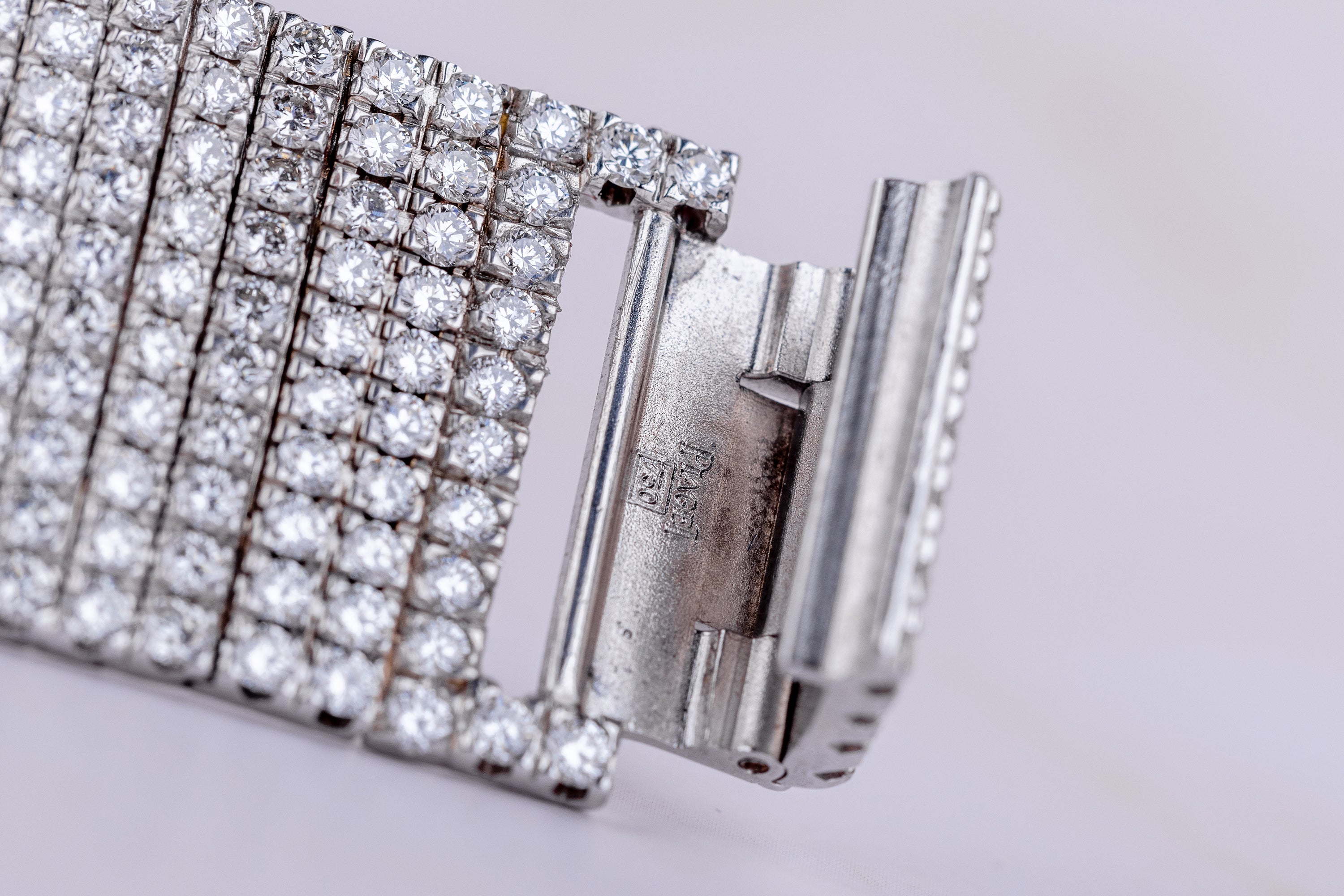 Piaget Lady Wristwatch | REF. 7131 C 626 | Complete Pave Diamond | 18k White Gold | Quartz | 24mm