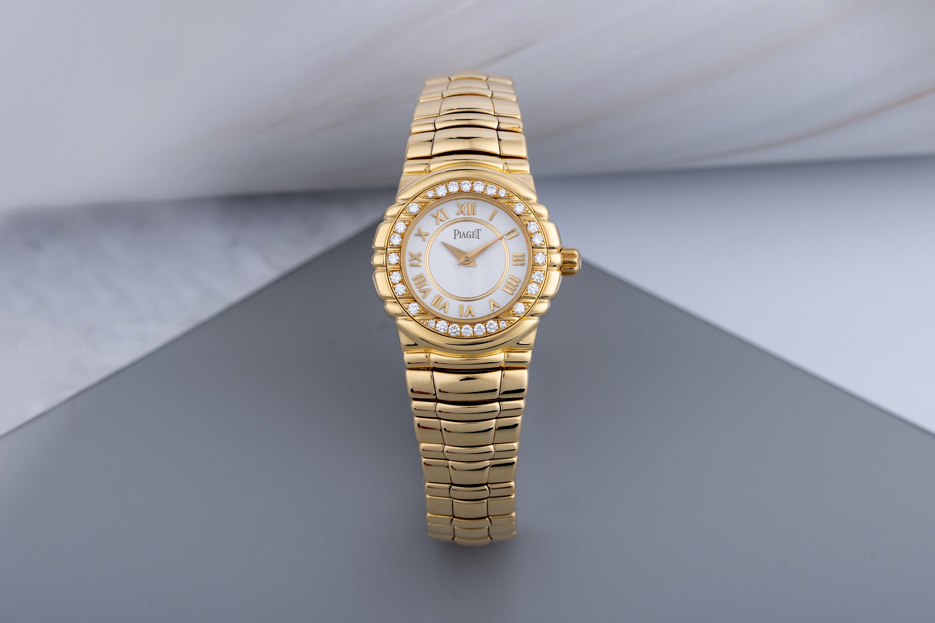 Piaget Tanagra | REF. 16033 M 401 D | Diamond Bezel | 18k Yellow Gold | 25mm | Quartz
