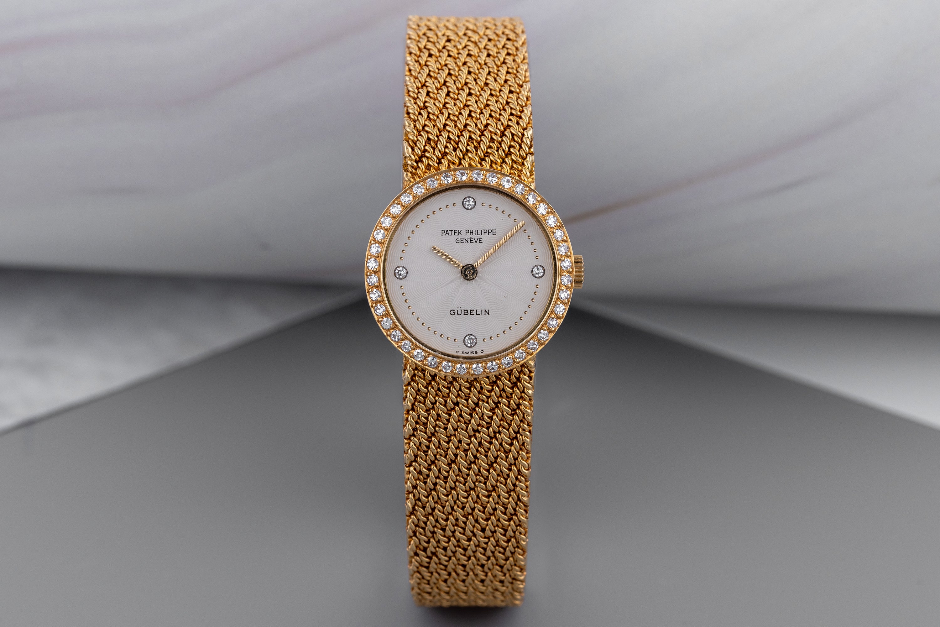 Patek Philippe Calatrava Gübelin | REF. 4522/001 | Cream Diamond Dial | 18k Yellow Gold