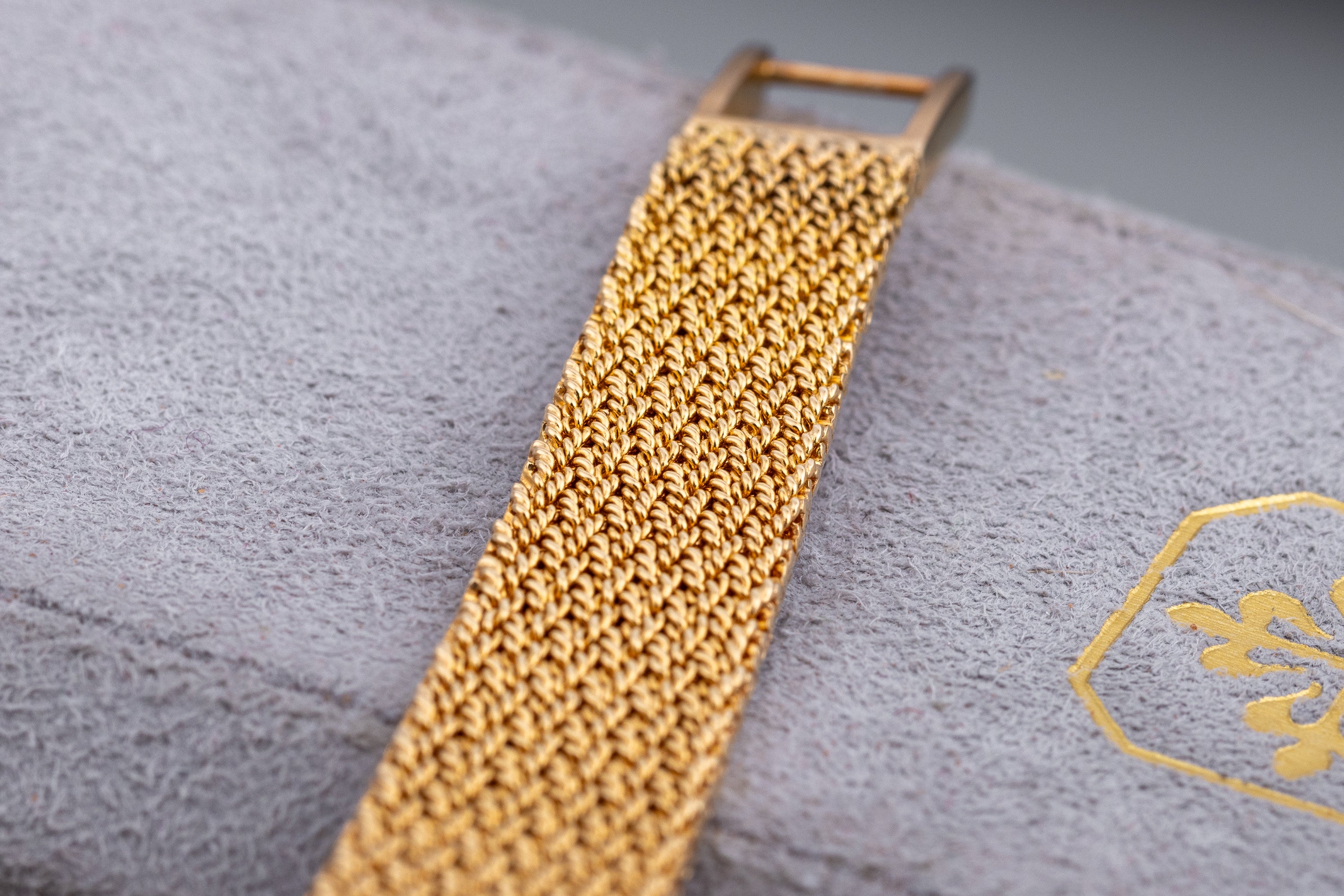 Patek Philippe Calatrava Gübelin | REF. 4522/001 | Cream Diamond Dial | 18k Yellow Gold