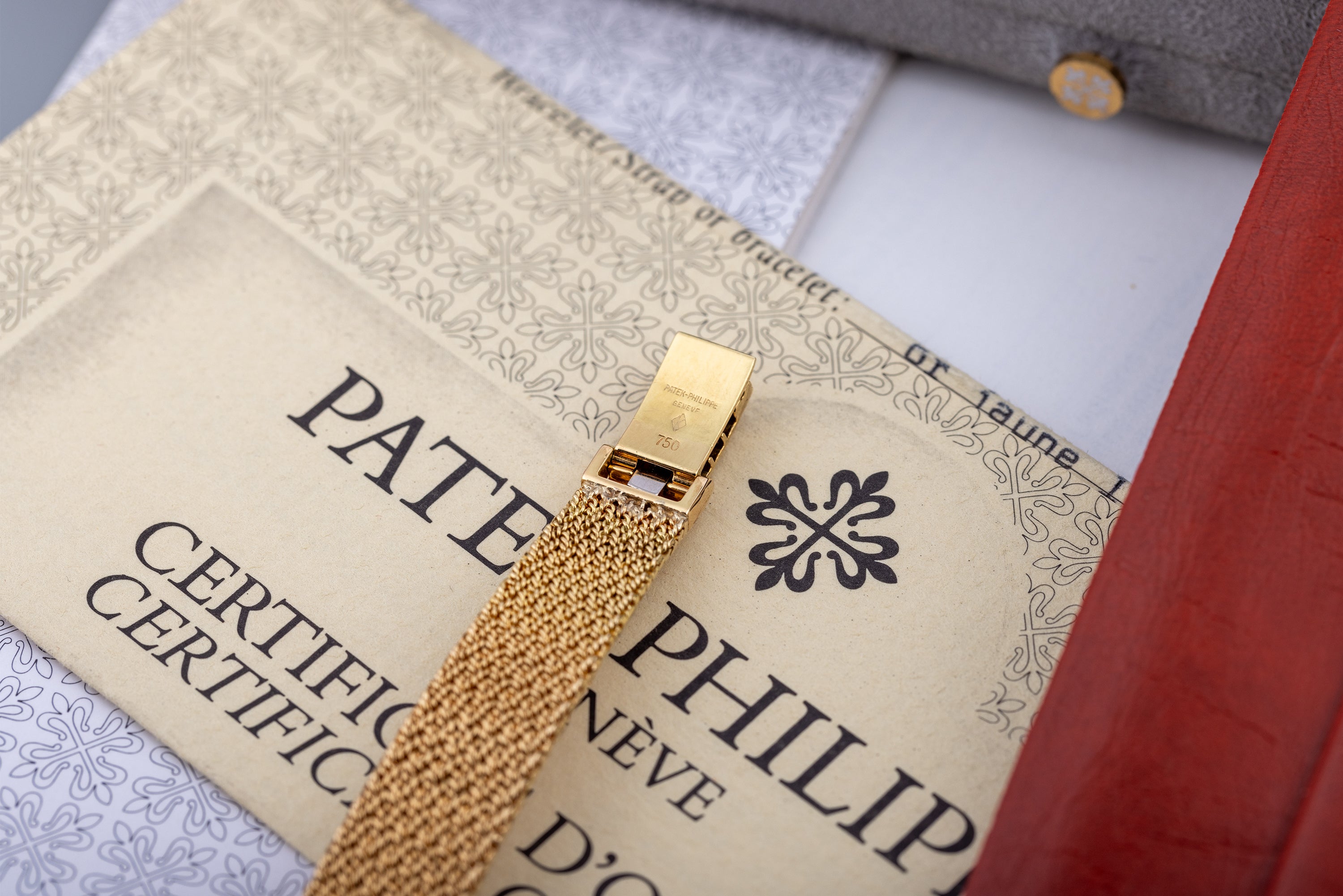 Patek Philippe Calatrava Gübelin | REF. 4522/001 | Cream Diamond Dial | 18k Yellow Gold