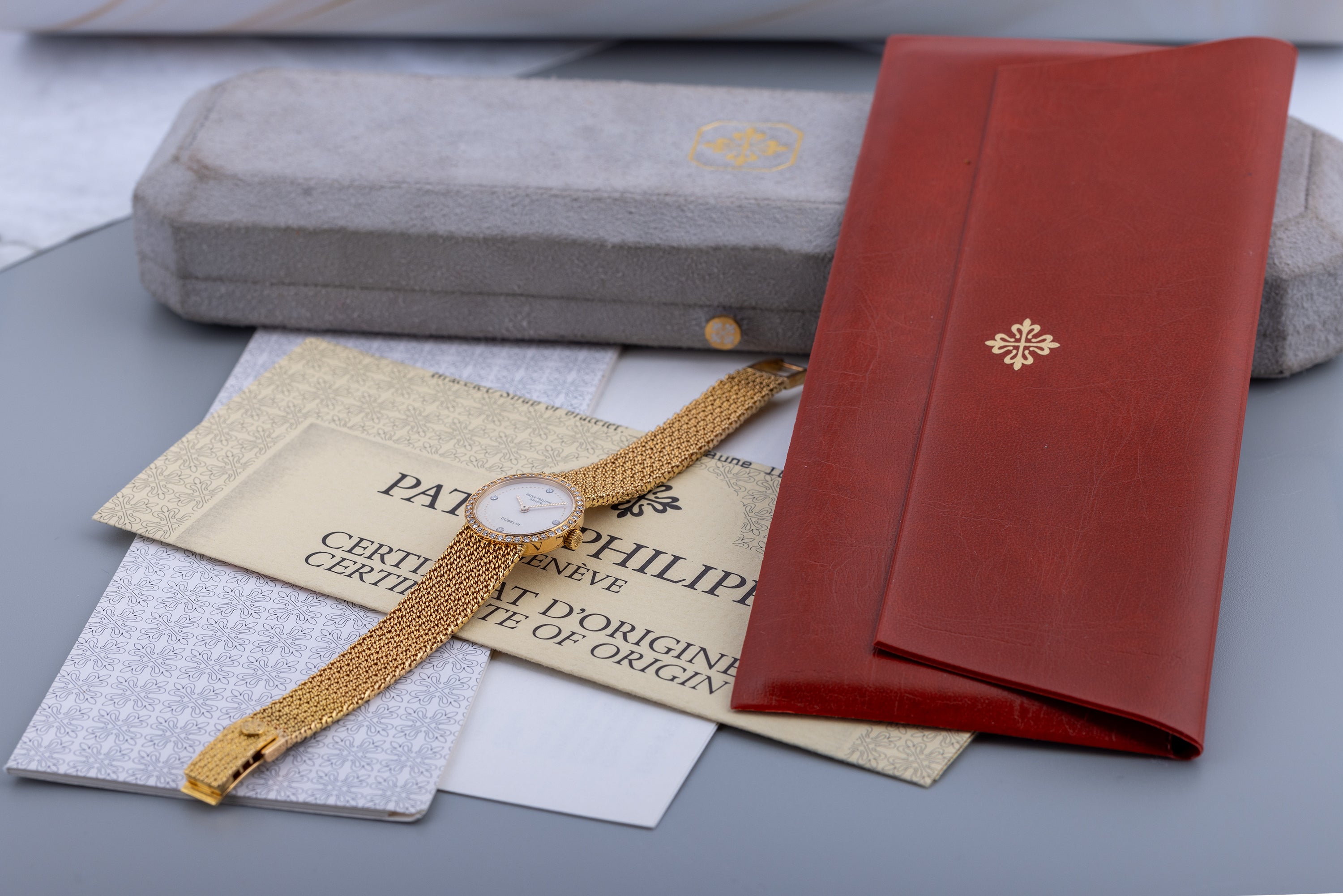 Patek Philippe Calatrava Gübelin | REF. 4522/001 | Cream Diamond Dial | 18k Yellow Gold