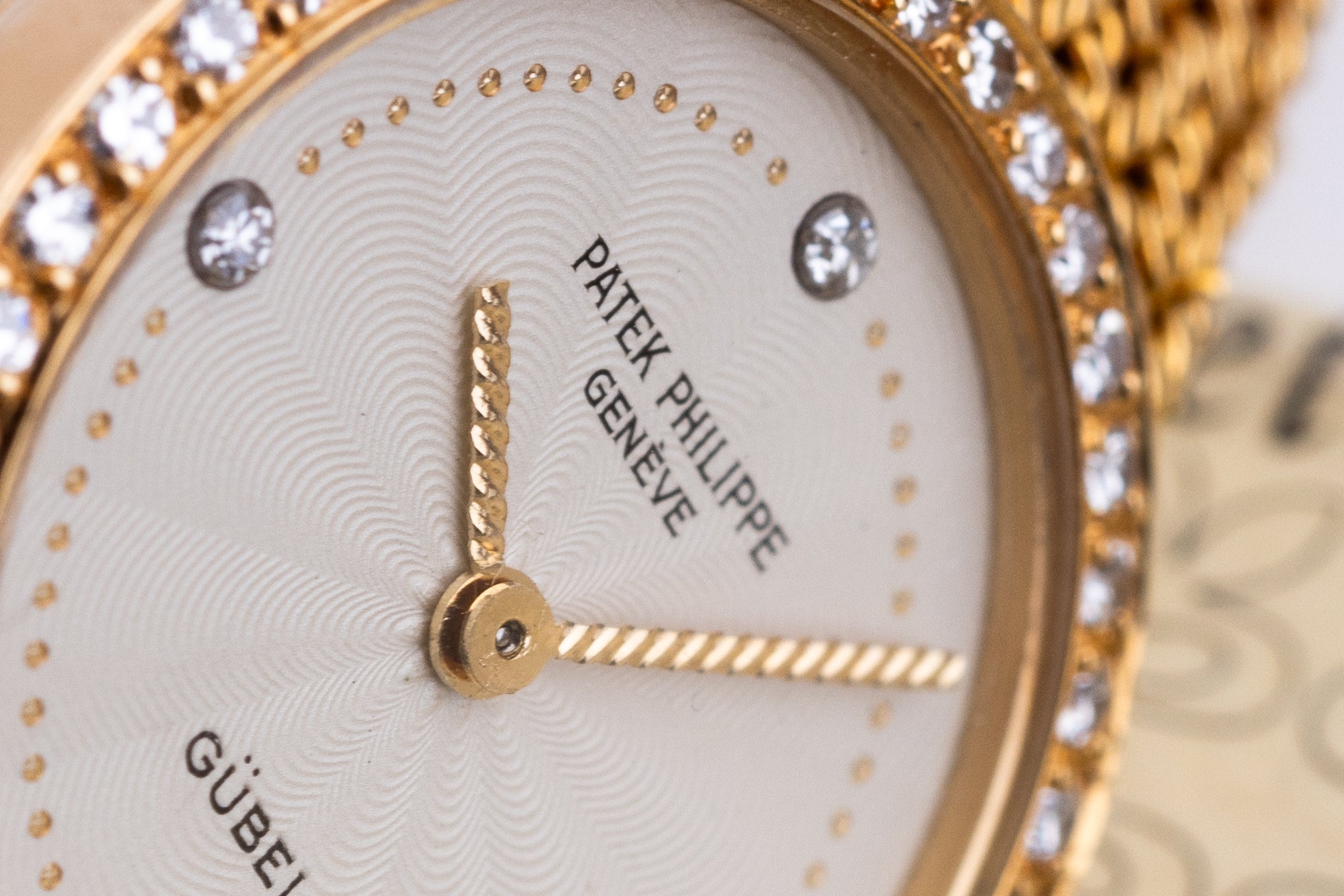Patek Philippe Calatrava Gübelin | REF. 4522/001 | Cream Diamond Dial | 18k Yellow Gold