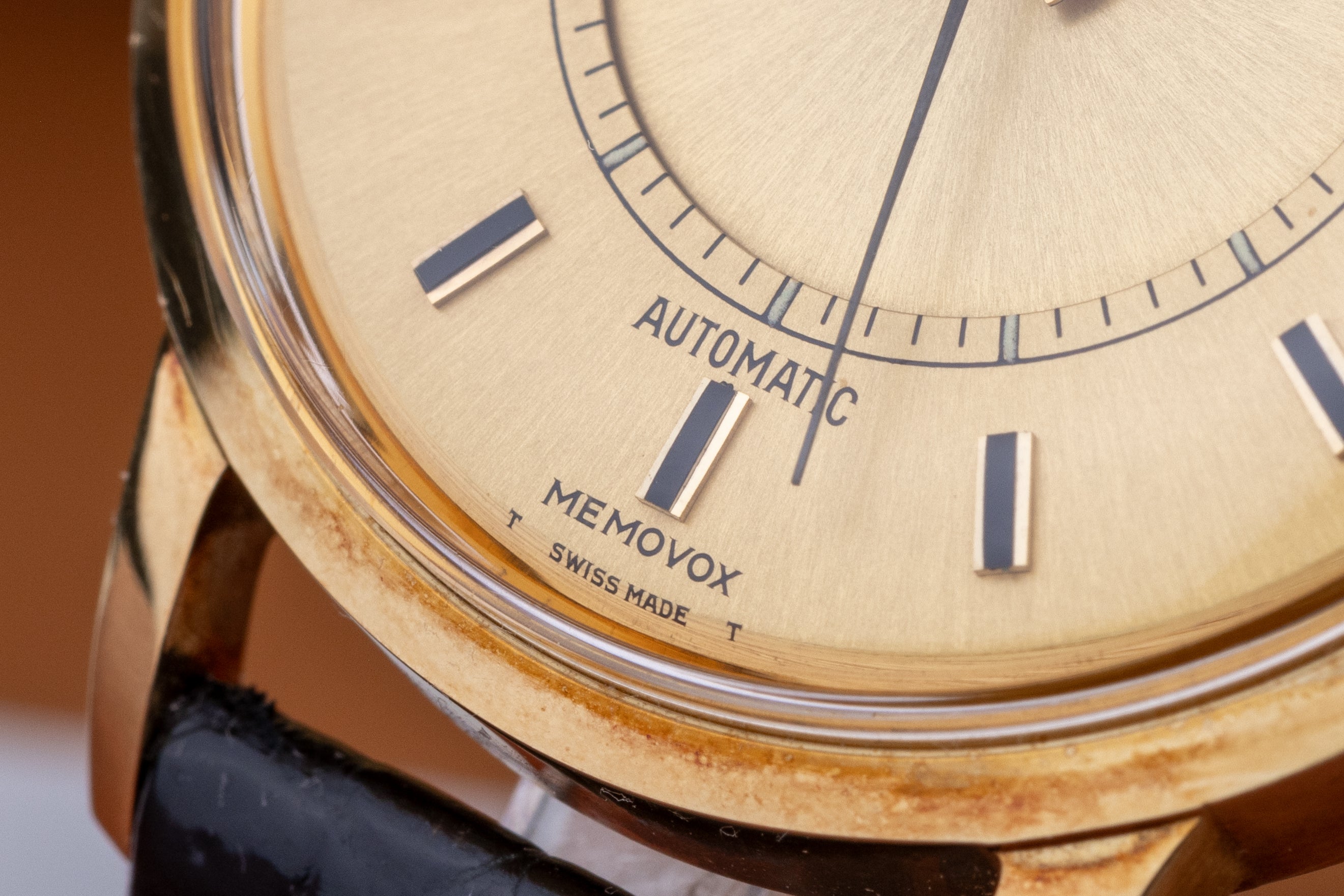 New Old Stock: Jaeger-LeCoultre Memovox | REF. 875.21 | 18k Yellow Gold | 1970s