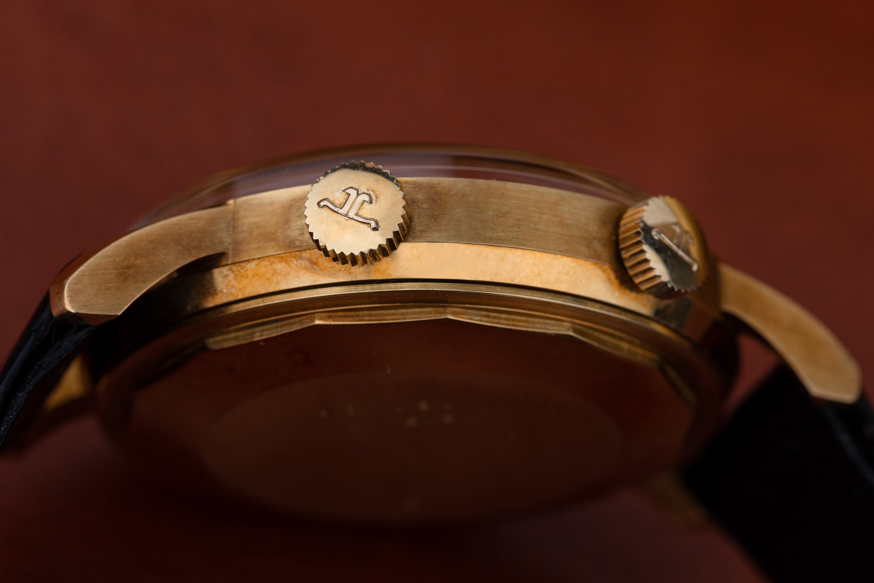 New Old Stock: Jaeger-LeCoultre Memovox | REF. 875.21 | 18k Yellow Gold | 1970s