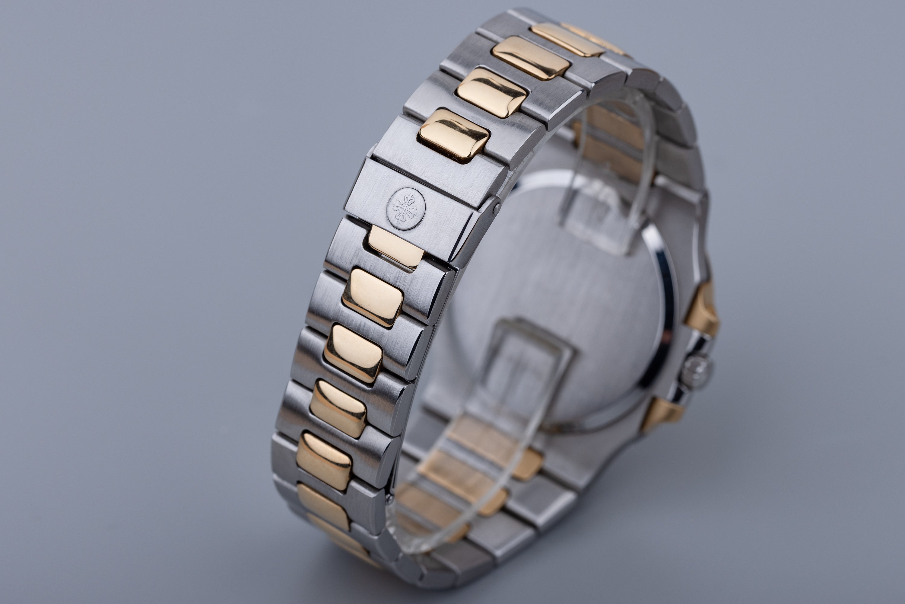 Patek Philippe Nautilus 'Jumbo' | REF. 3700/1 | 42mm | Stainless Steel & 18k Yellow Gold | Extract From Archives