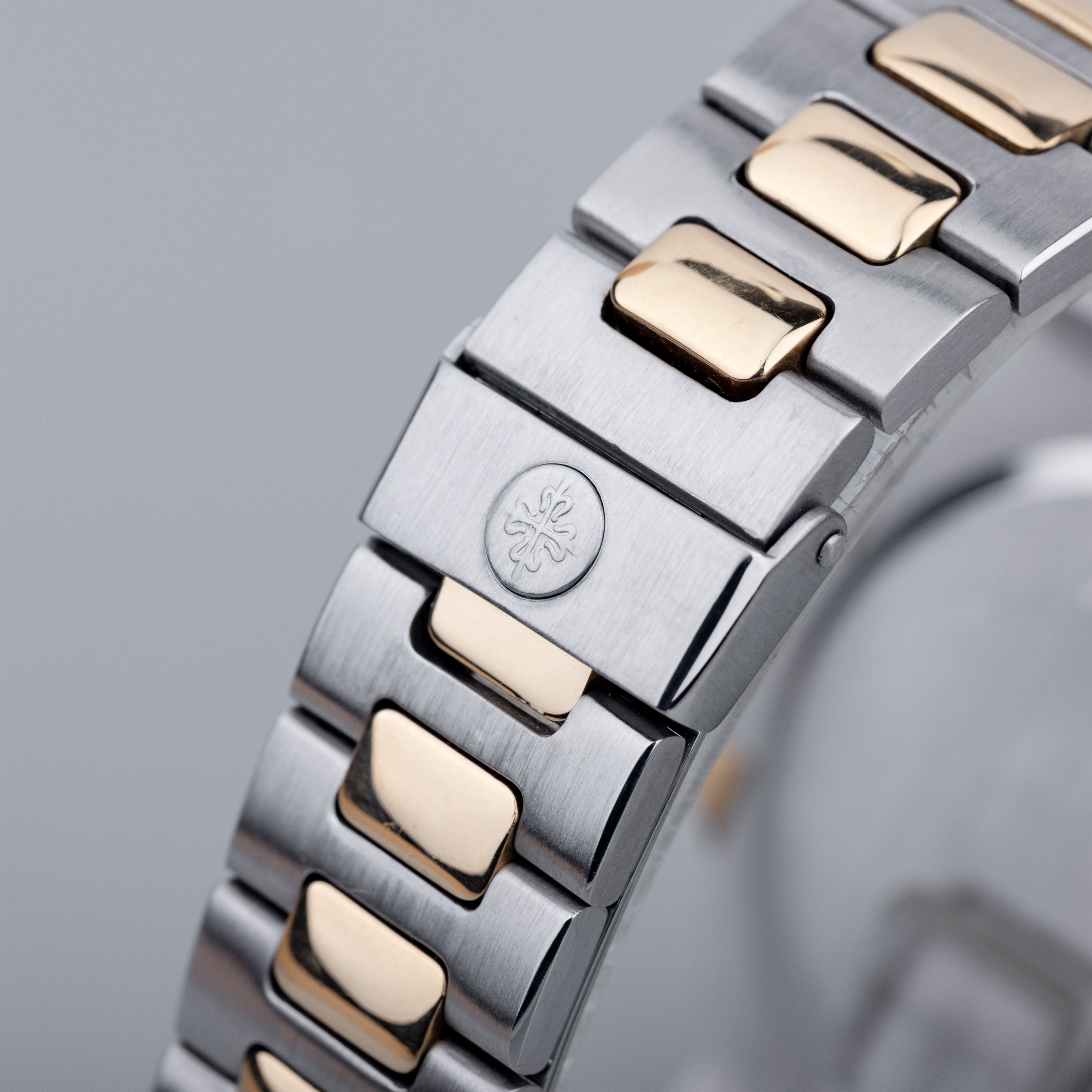 Patek Philippe Nautilus 'Jumbo' | REF. 3700/1 | 42mm | Stainless Steel & 18k Yellow Gold | Extract From Archives