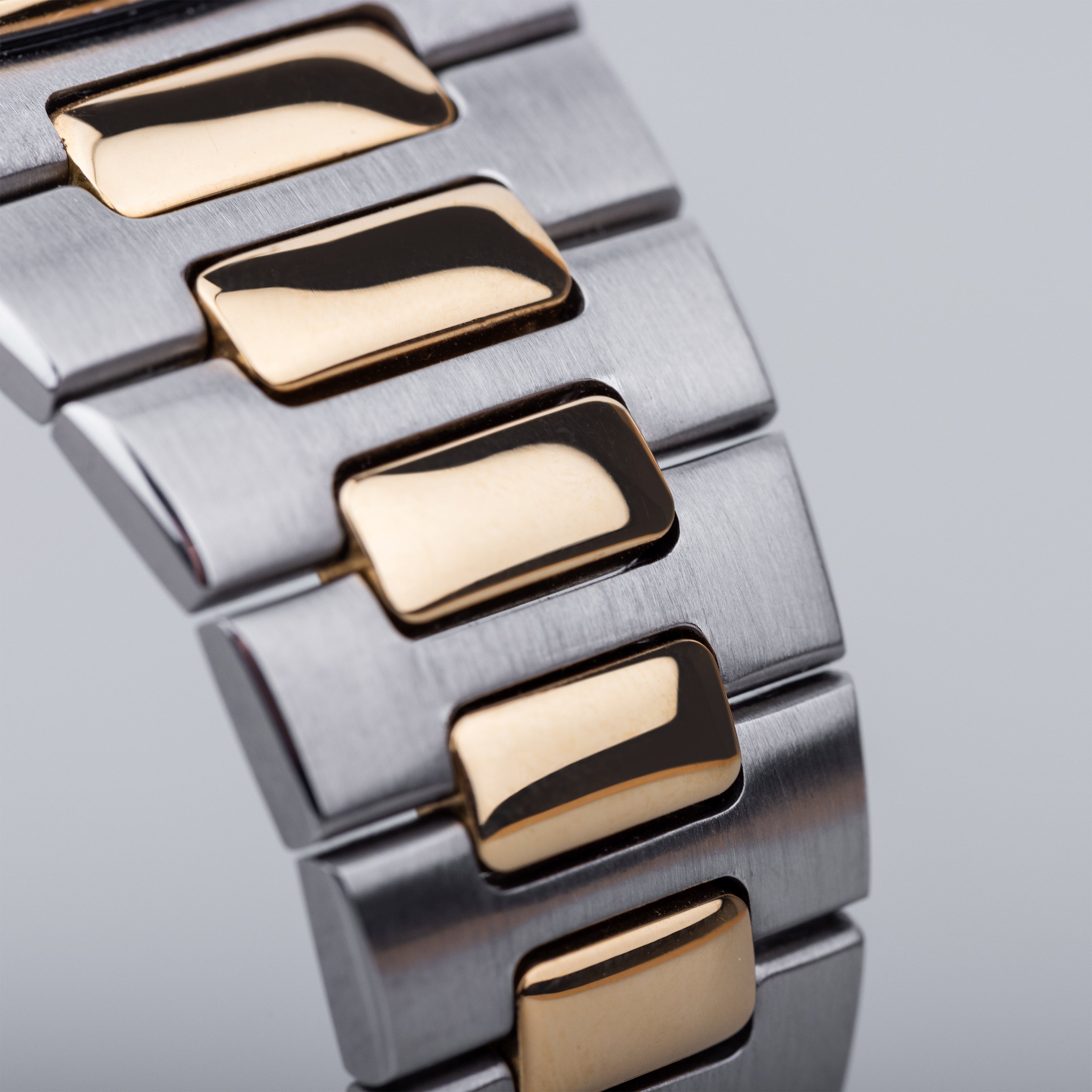 Patek Philippe Nautilus 'Jumbo' | REF. 3700/1 | 42mm | Stainless Steel & 18k Yellow Gold | Extract From Archives