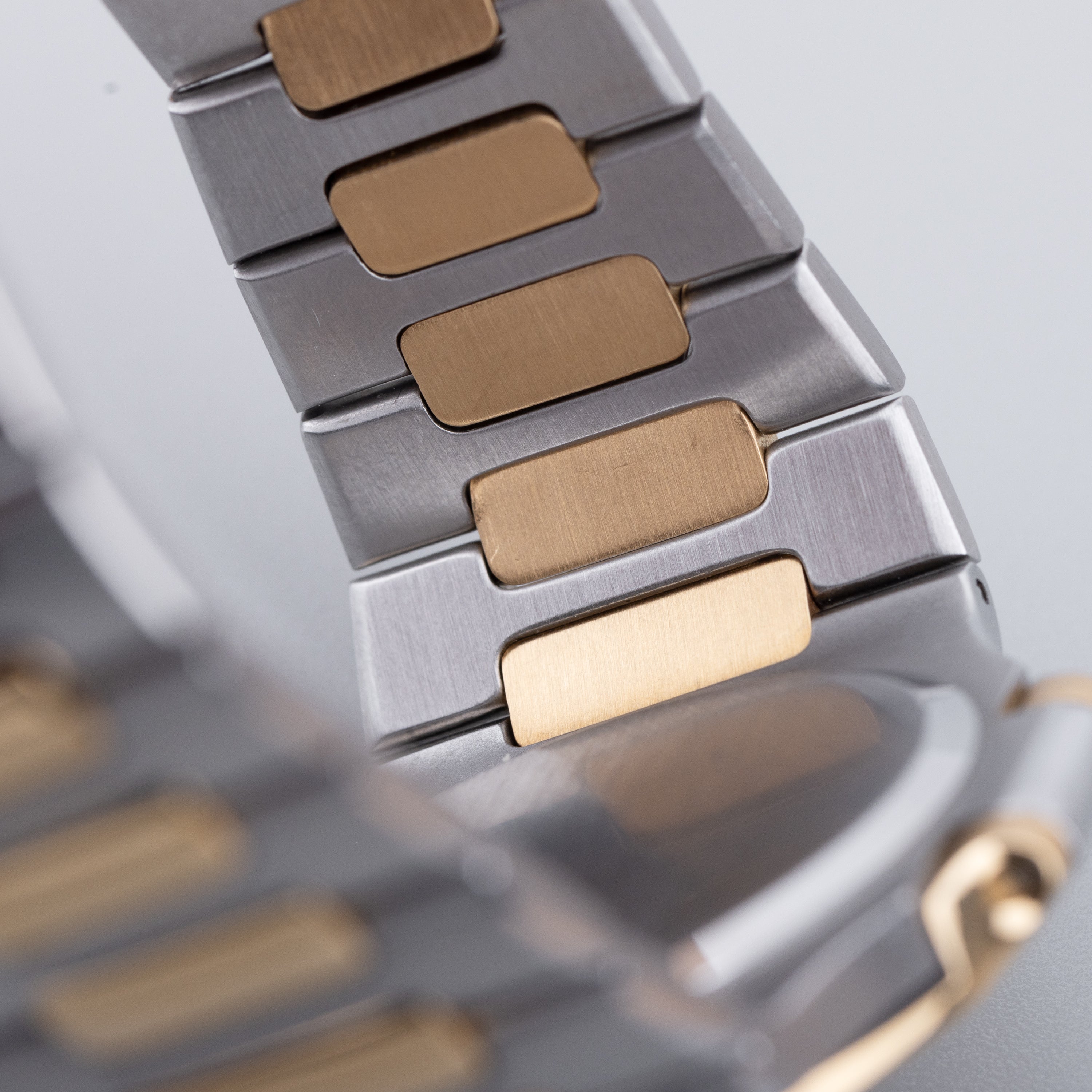 Patek Philippe Nautilus 'Jumbo' | REF. 3700/1 | 42mm | Stainless Steel & 18k Yellow Gold | Extract From Archives