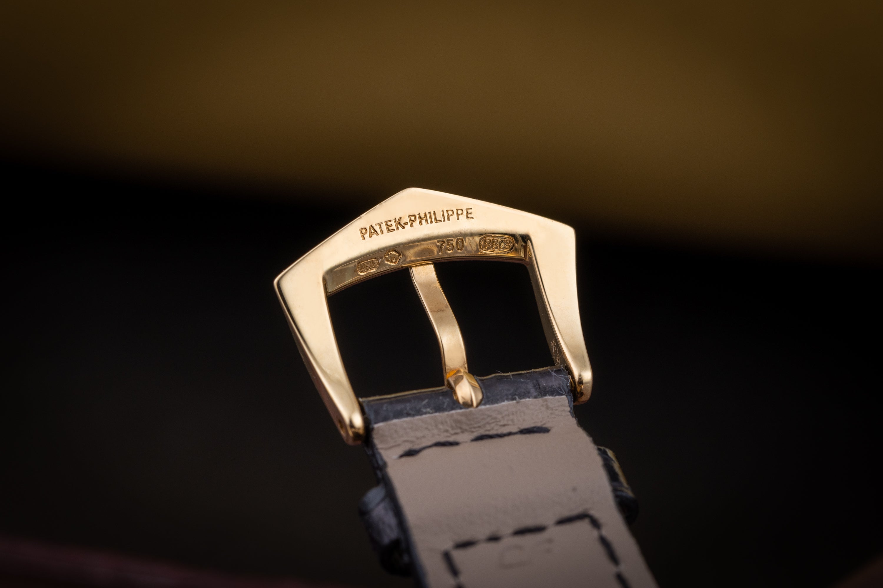 Patek Philippe Calatrava | REF. 3919J-001 | White Porcelain Dial | 33mm | 18k Yellow Gold | Box & Papers | 2002