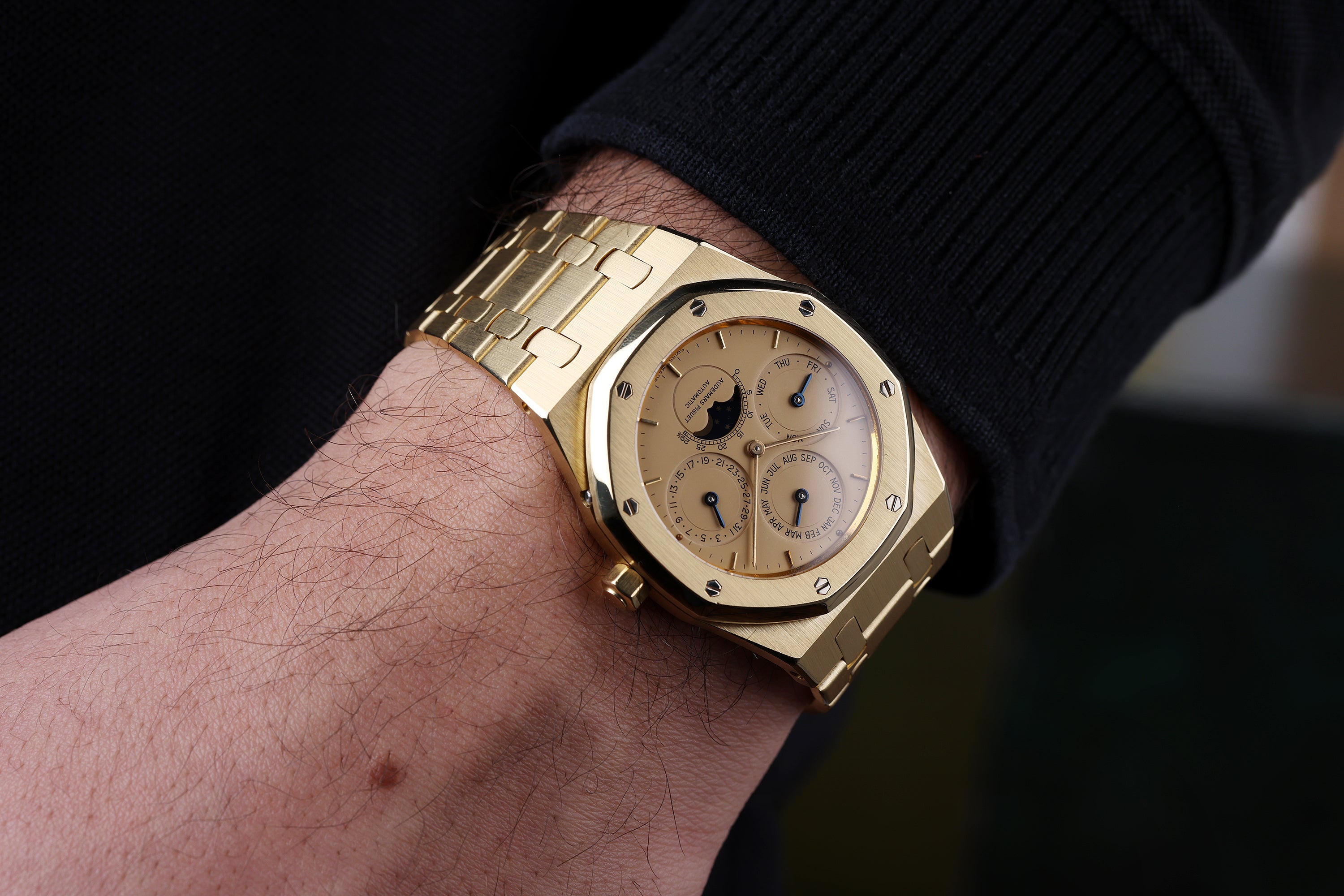 Rare Audemars Piguet Royal Oak Quantième Perpétuel | REF. 25686BA/O/0944BA/01 | 18k Yellow Gold | 39mm | Box & Papers