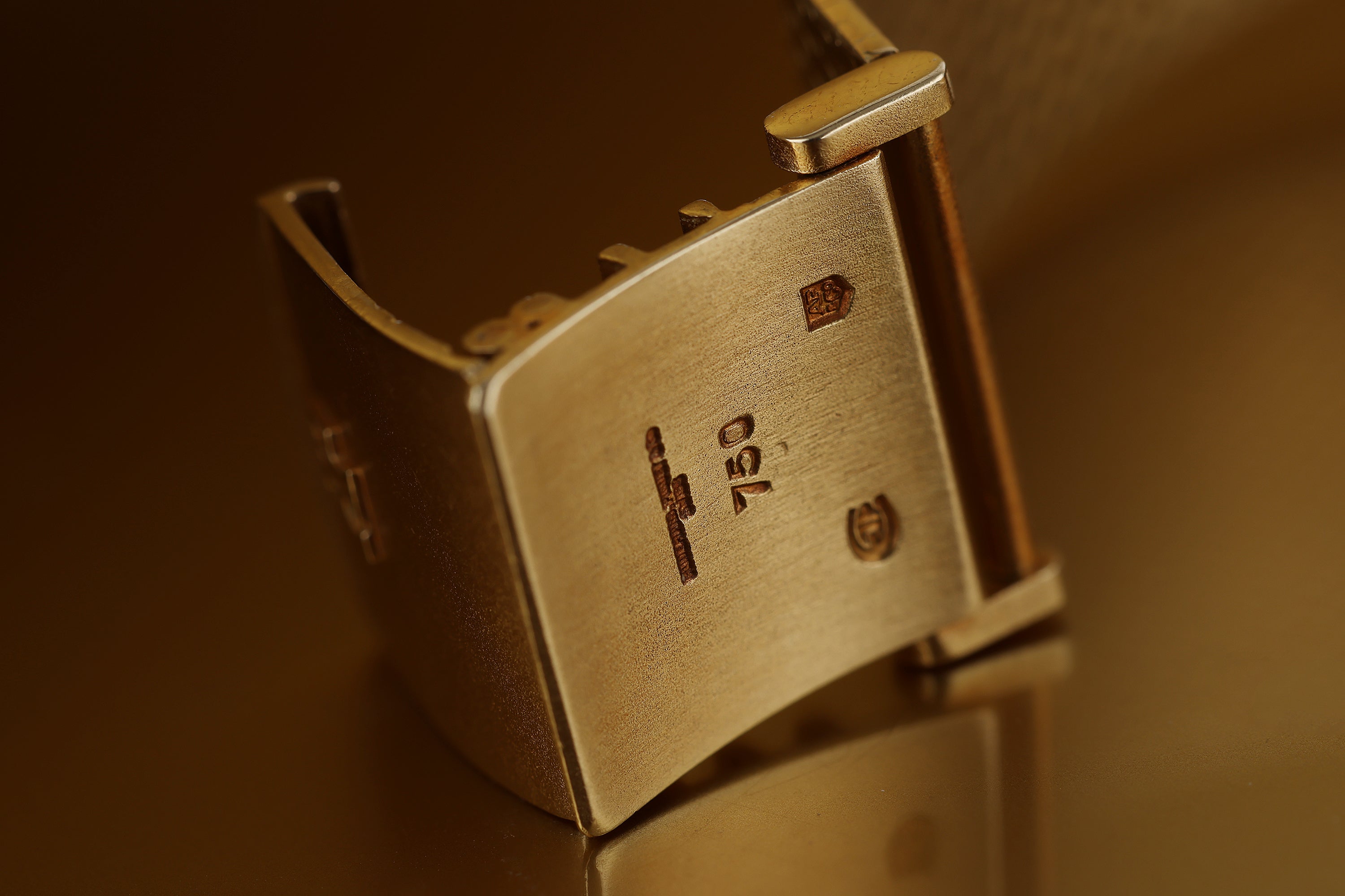 Audemars Piguet Ultra-Thin Cushion-Shaped Vintage Watch | 4mm Thick Case | Black Dial | 34 x 34mm | 18k Yellow Gold | Circa 1970's