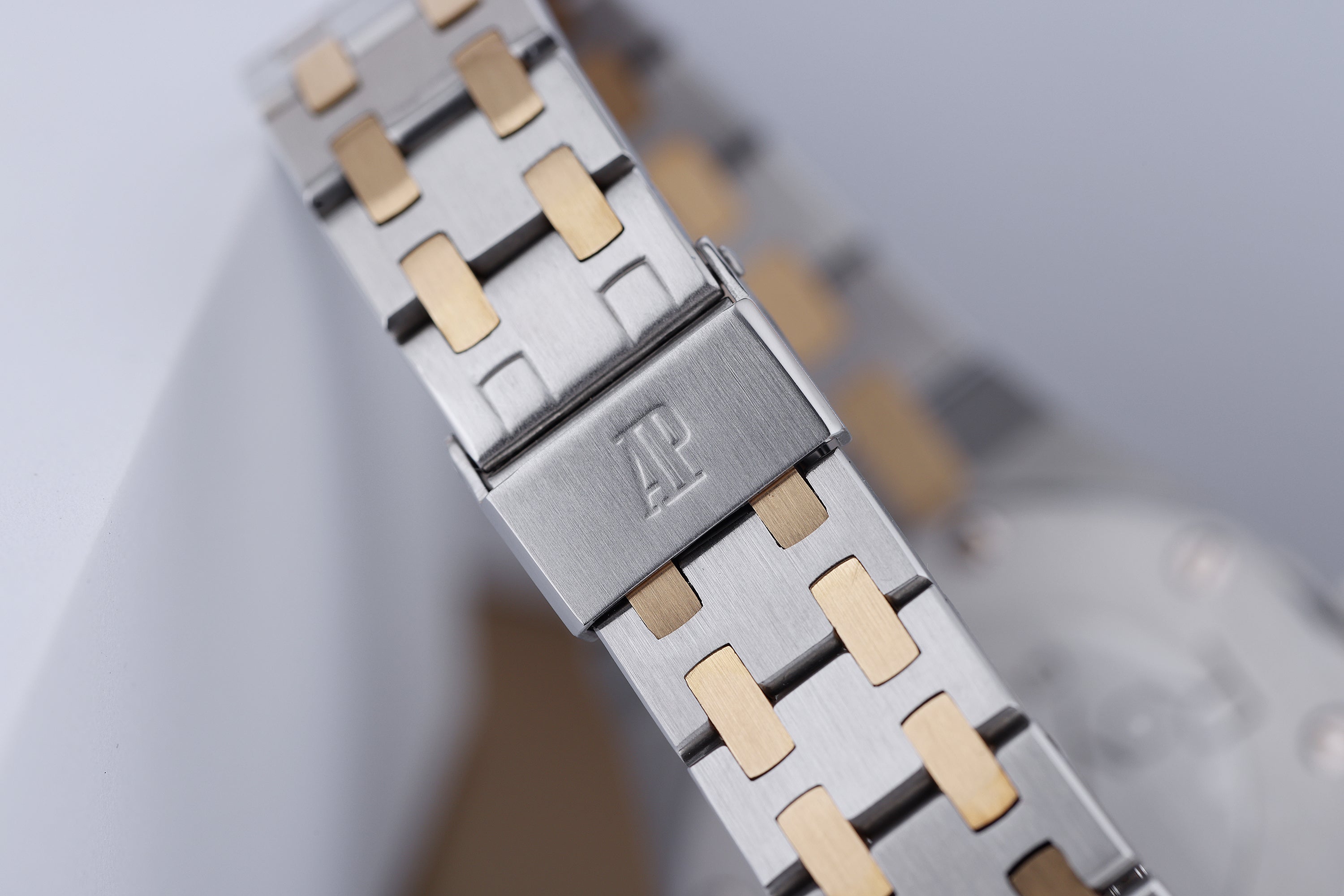 Audemars Piguet Royal Oak | Diamond Outer Bezel | Grey Dial | Stainless Steel & 18k Yellow Gold | 30mm | 1980s