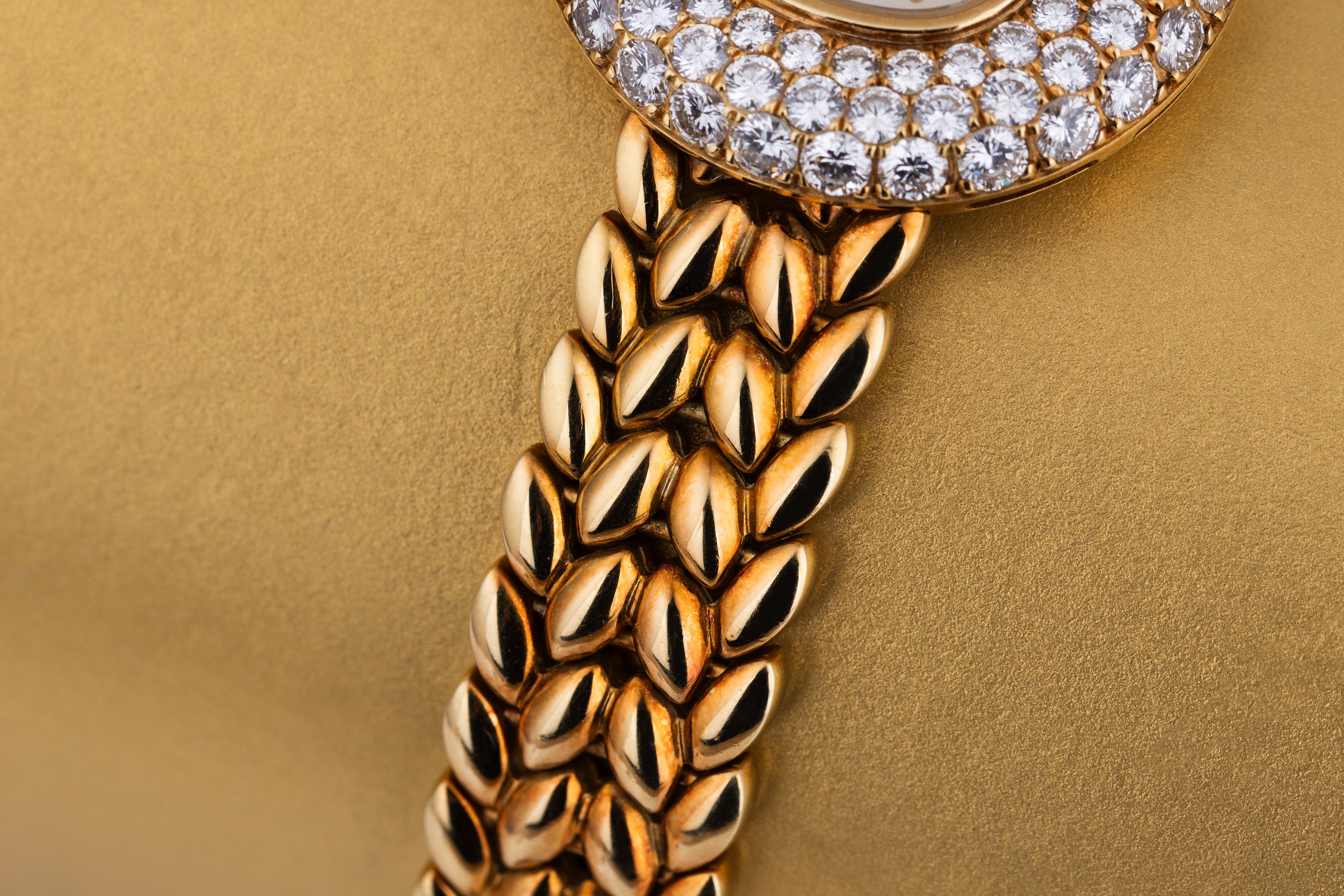 Audemars Piguet Vintage Ladies Wristwatch | 31mm | Large Diamond Bezel | Integrated Bracelet | 1990's | 18k Yellow Gold