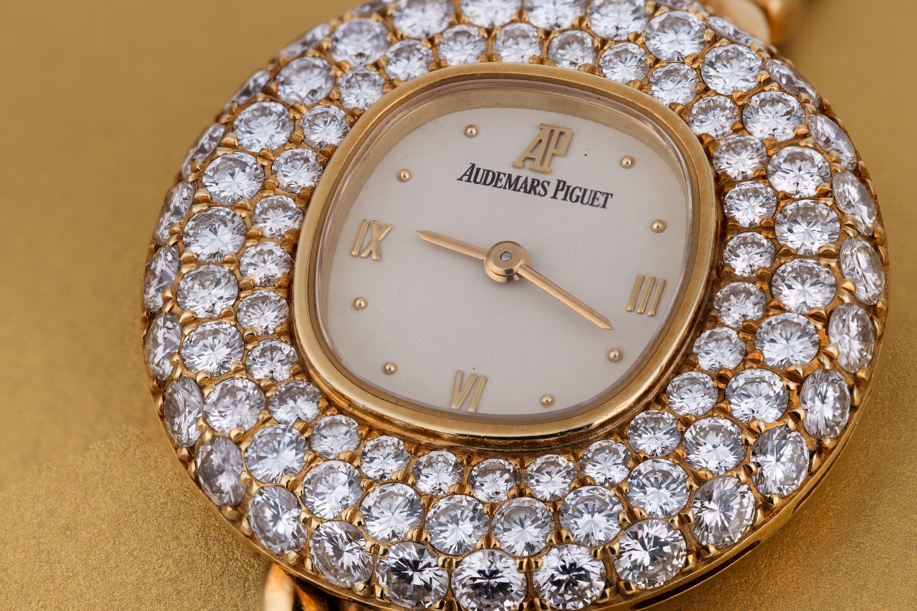 Audemars Piguet Vintage Ladies Wristwatch | 31mm | Large Diamond Bezel | Integrated Bracelet | 1990's | 18k Yellow Gold