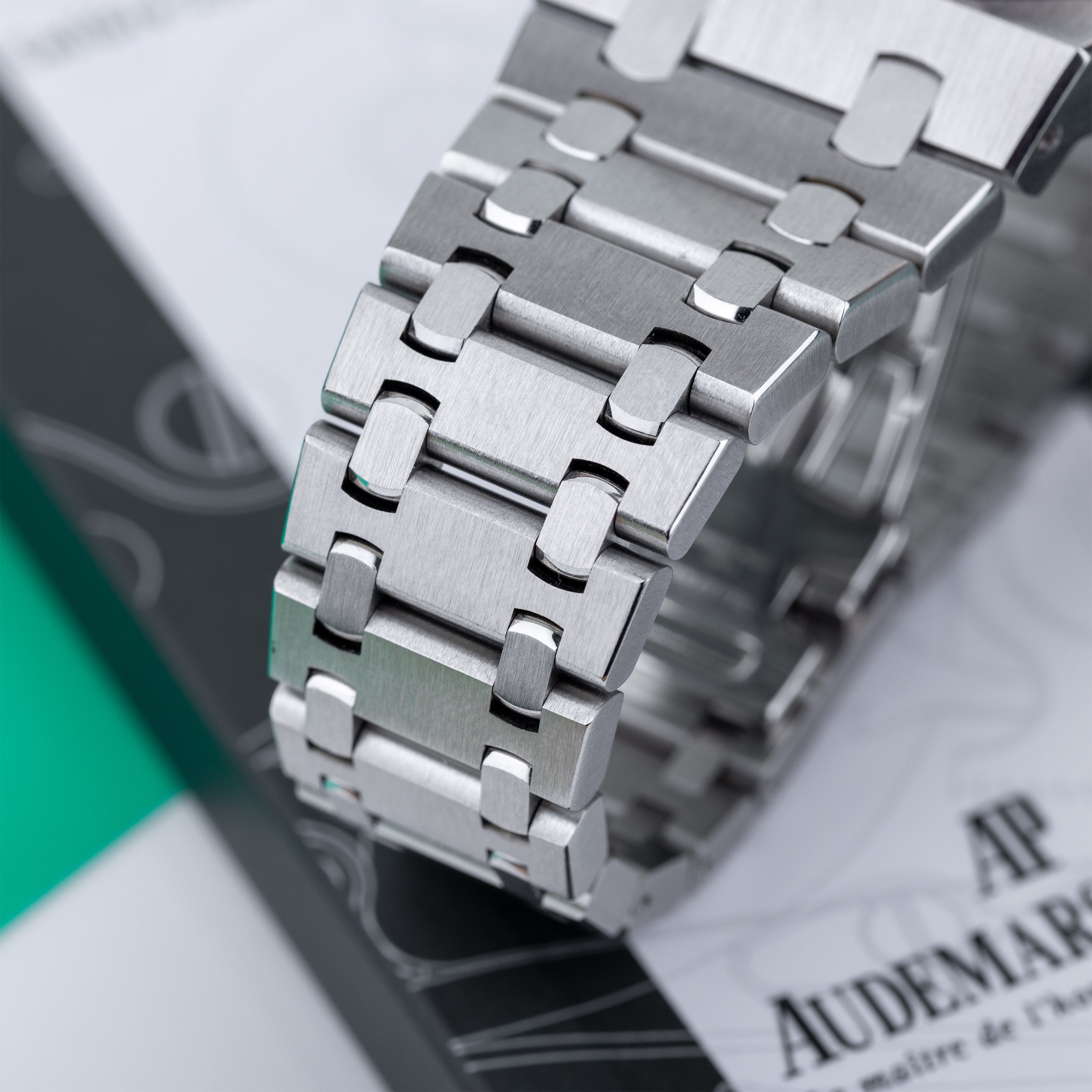 Audemars Piguet Royal Oak Chronograph | REF. 26300ST.OO.1110ST.07 | Blue Dial | Box & Papers | 2010 | Stainless Steel