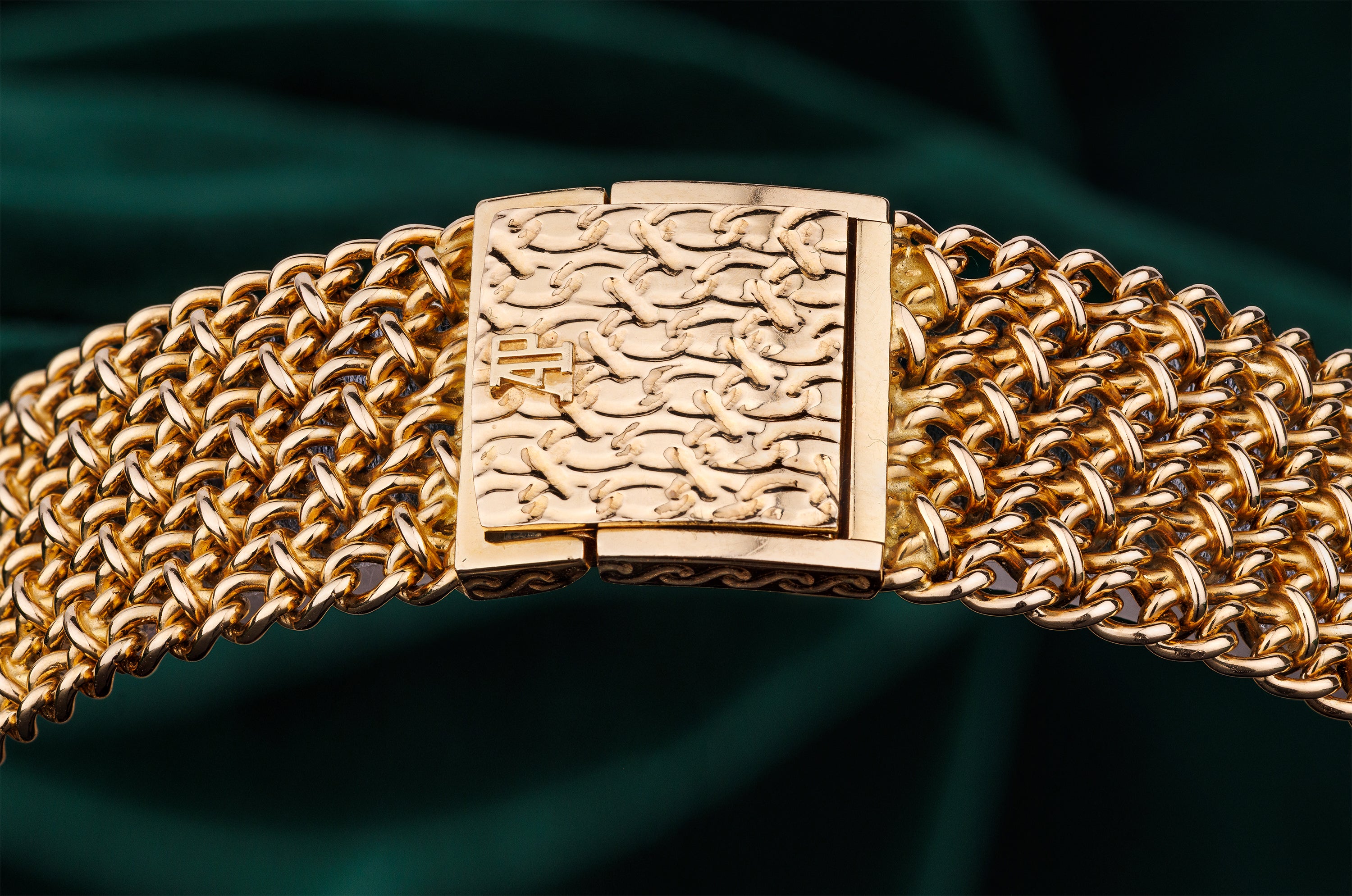 Audemars Piguet 1990's Wristwatch | Pavé Diamond & Ruby Dial | 18k Yellow Gold | Manual Wind | 33.5mm
