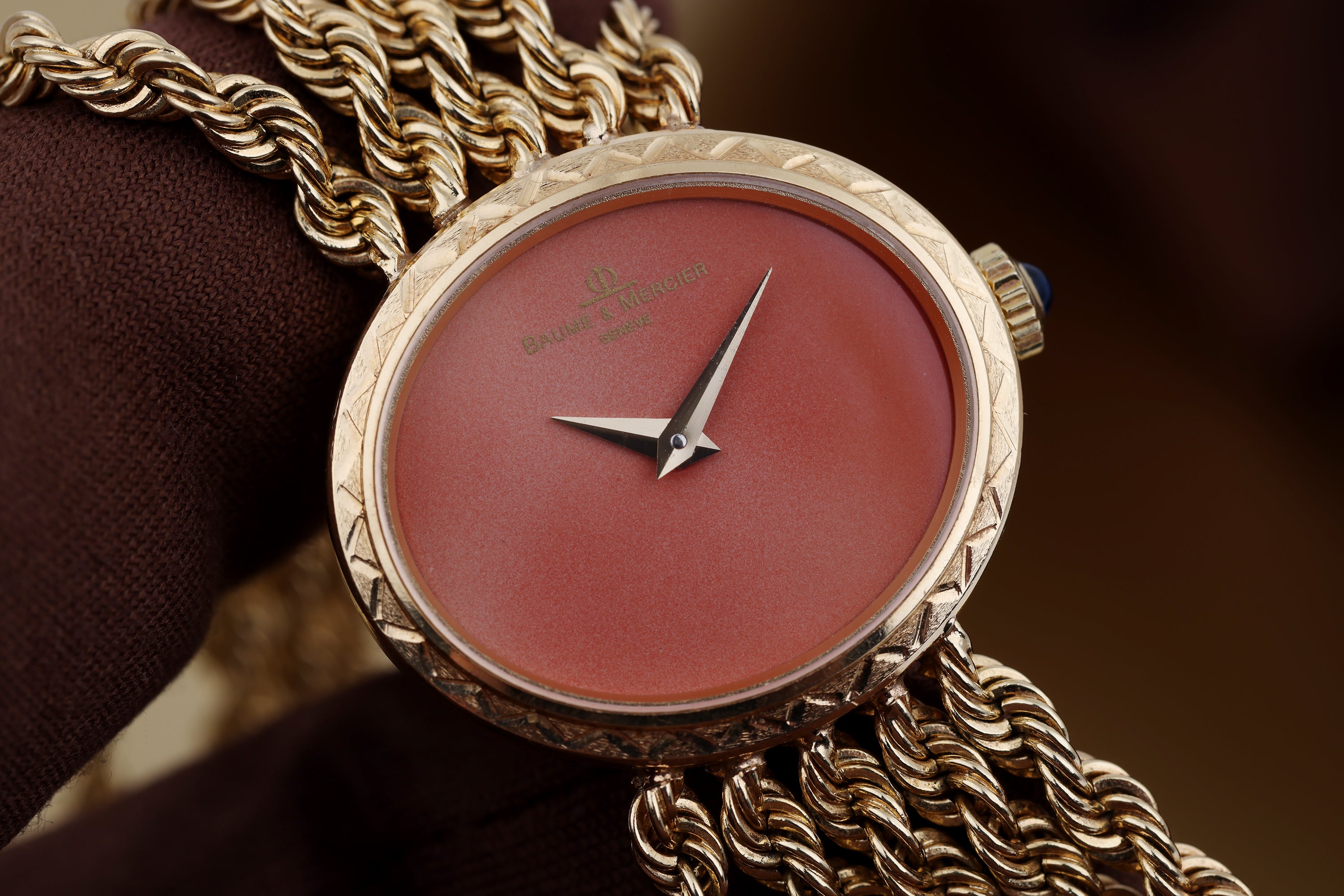 Baume & Mercier 1980s Ladies Wristwatch | REF. 38235 2 | Coral Dial | 18k Yellow Gold | 25mm | Manual Wind