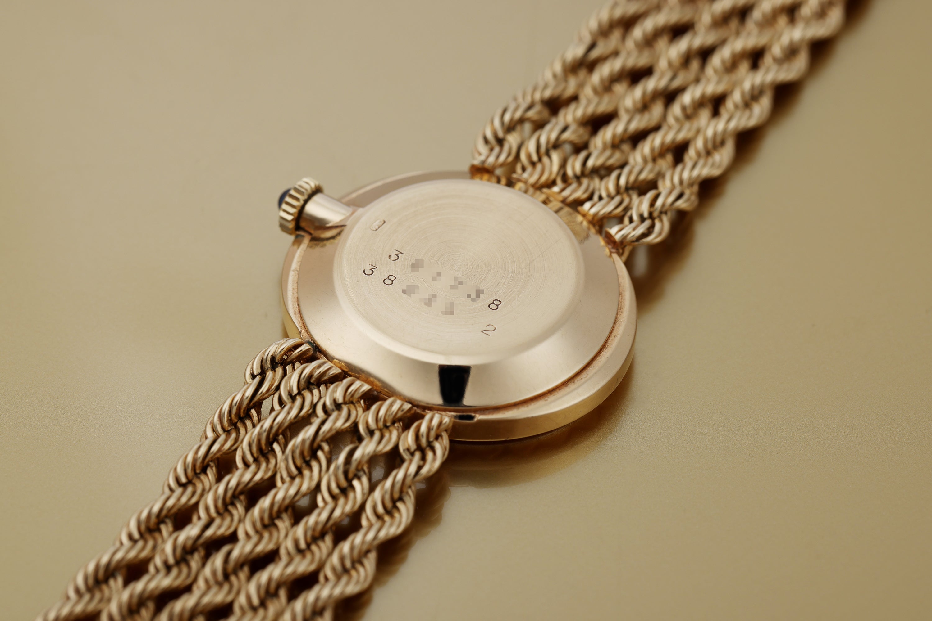 Baume & Mercier 1980s Ladies Wristwatch | REF. 38235 2 | Coral Dial | 18k Yellow Gold | 25mm | Manual Wind