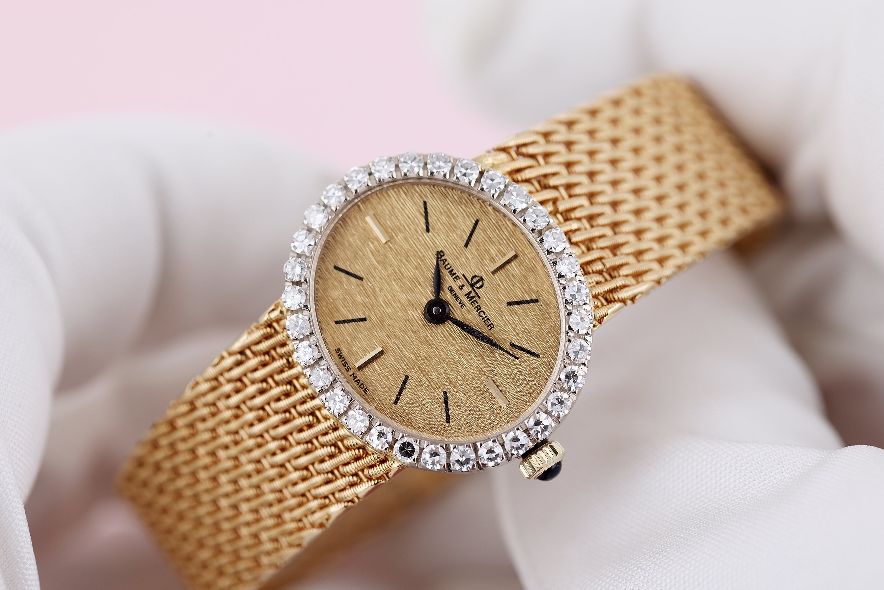 Baume & Mercier Ladies Wristwatch | Diamond Bezel | 18k Yellow Gold | 24.5mm | Manual Wind | 1980s