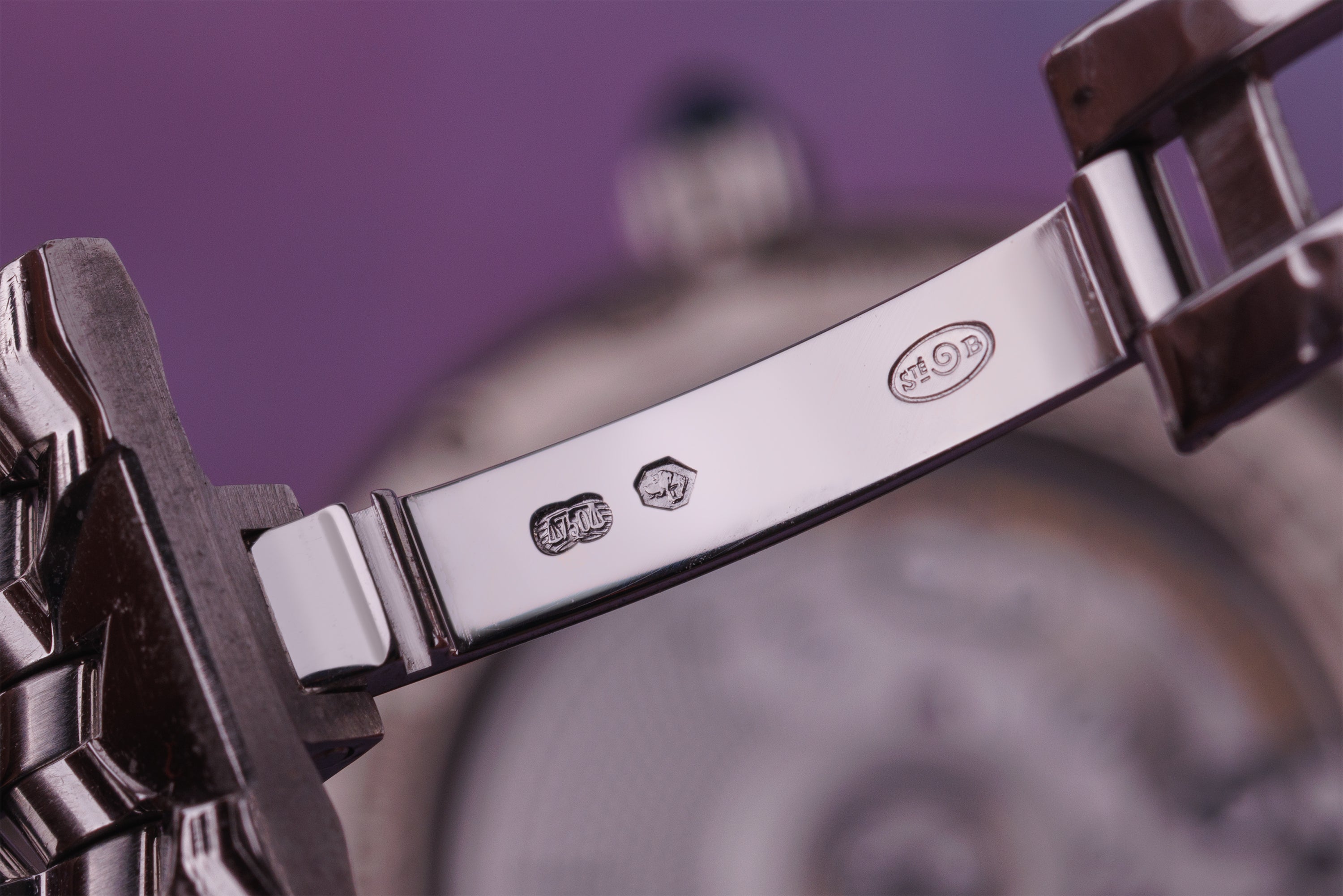 Breguet Classique | REF. 8068BB/52/BC0/DD00 | 18k White Gold | Mother of Pearl Dial | Diamond Bezel & Shoulders | 30.5mm | Papers
