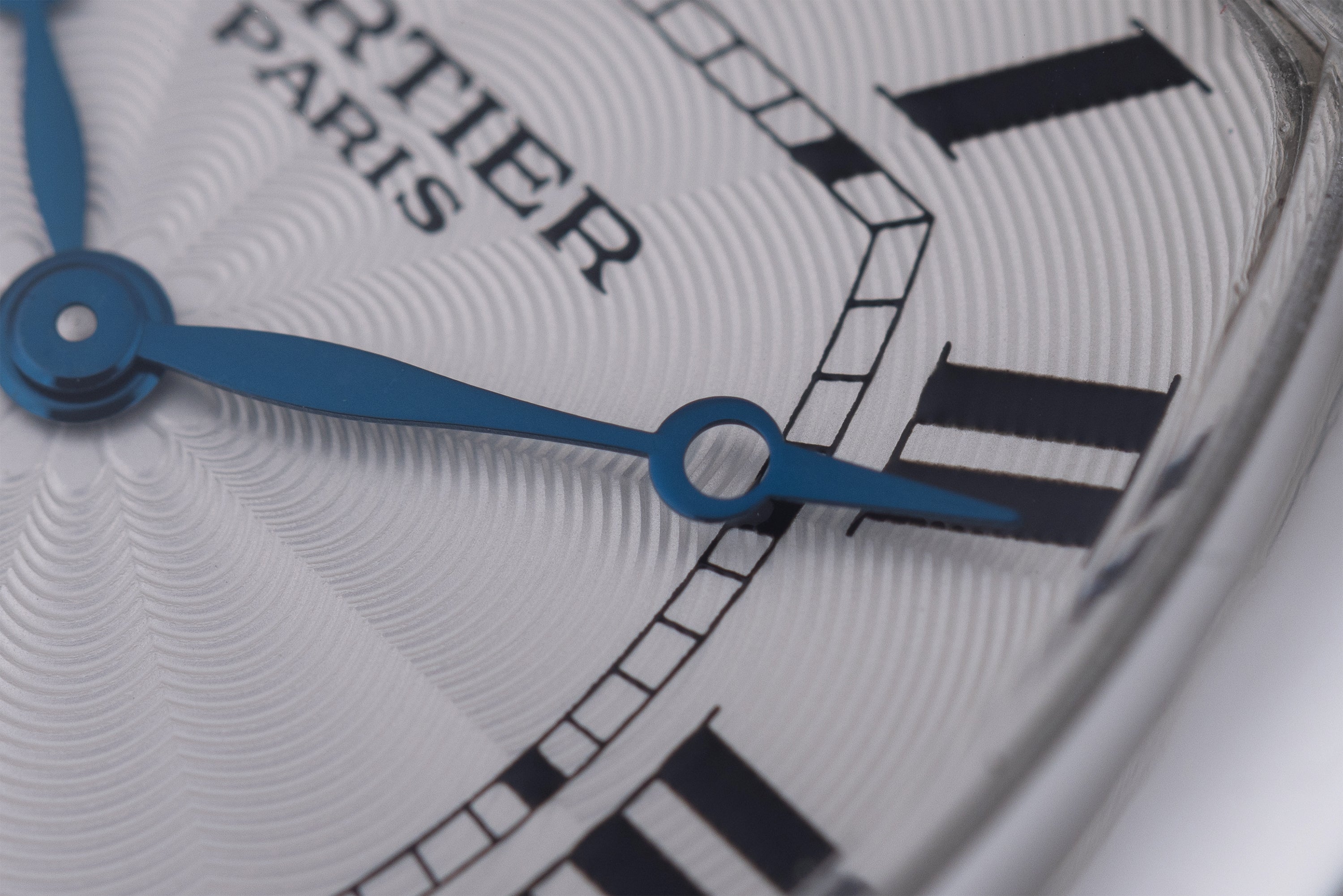 Cartier Paris Torteau Collection Privee | REF. 2518E | Platinum | Box & Papers | 34mm | 2011