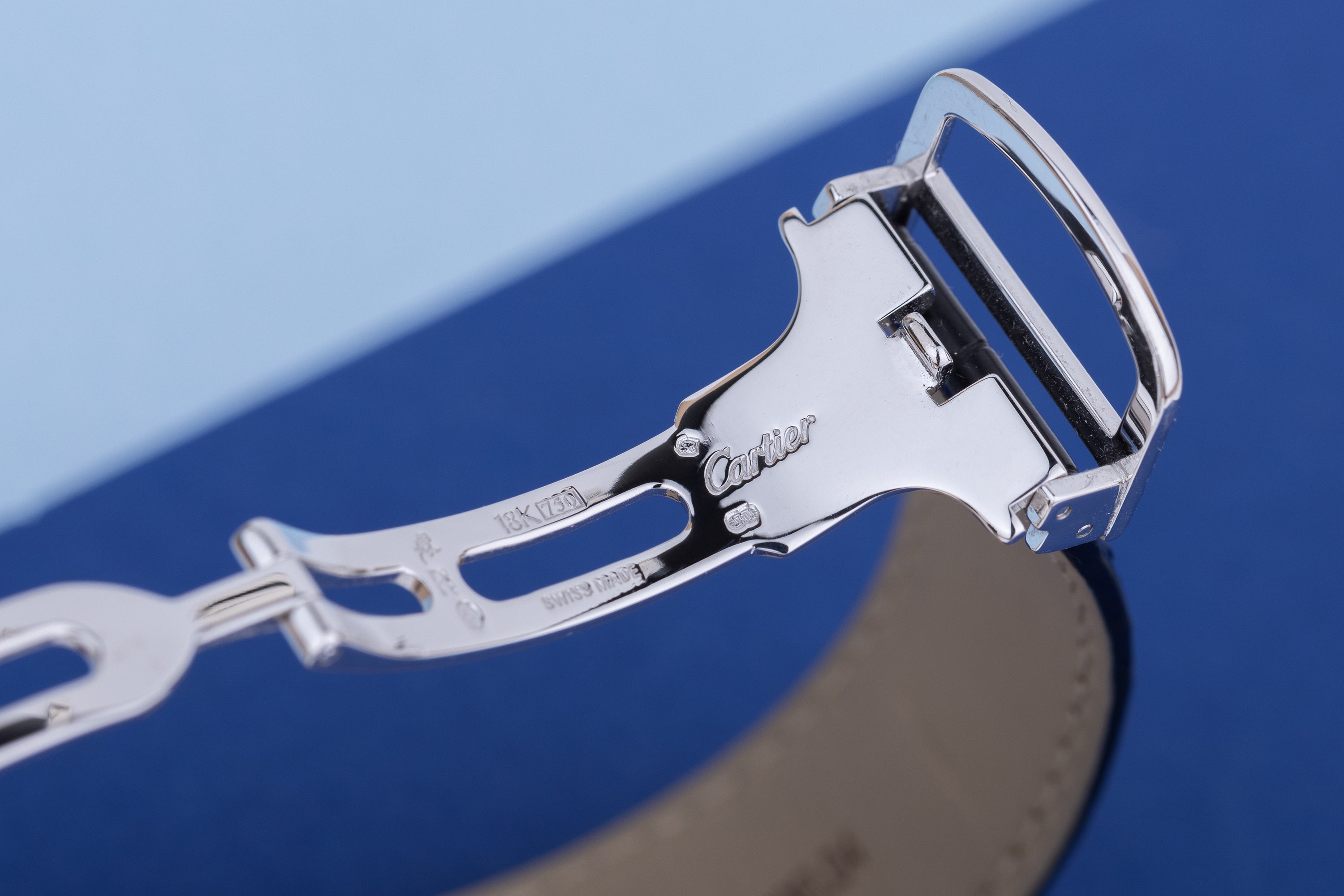 Cartier Tank Americaine XL | REF. 2928 | Automatic | 32mm x 52mm | 18k White Gold