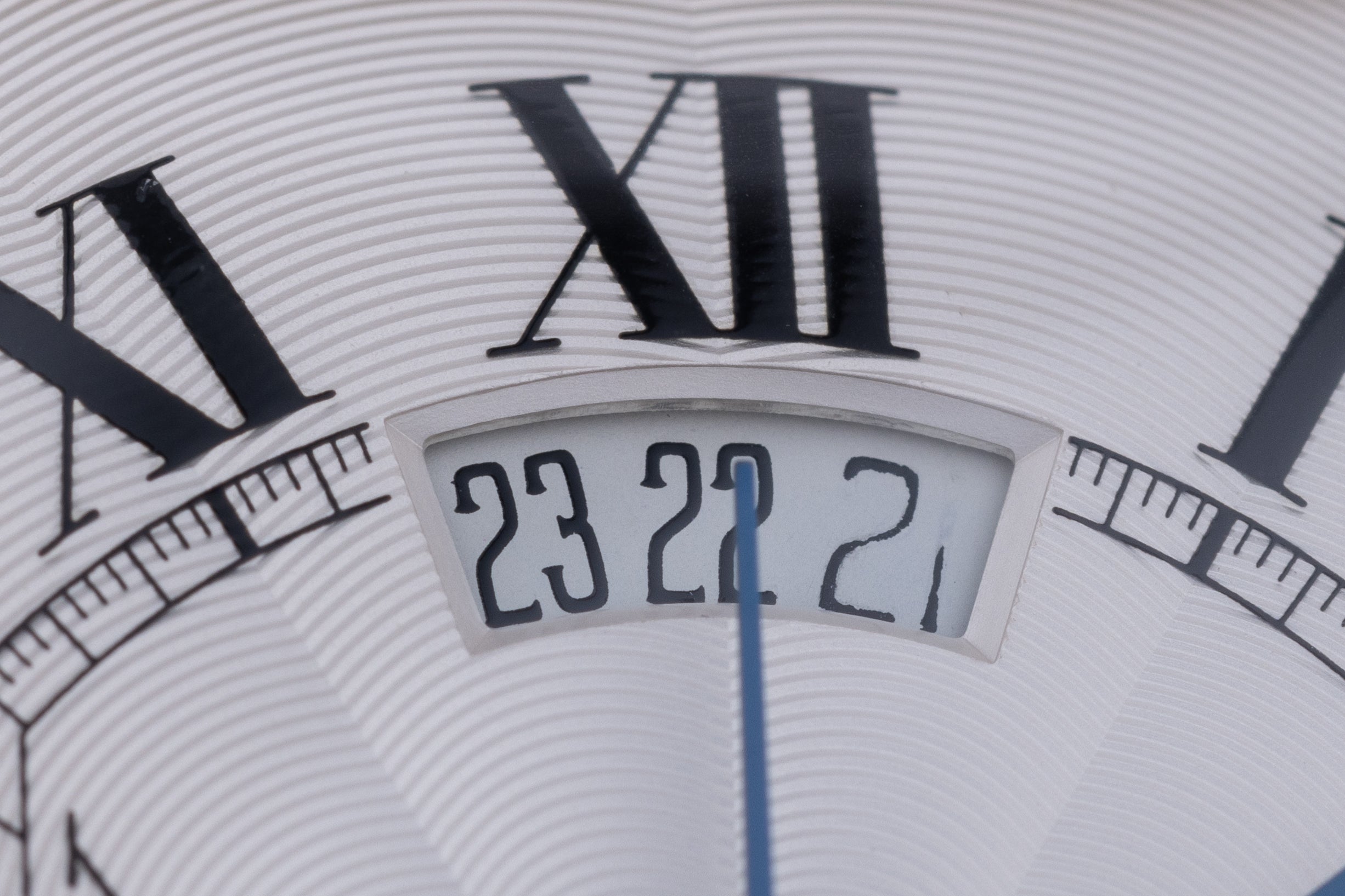 Cartier Tank Americaine XL Chronograph | REF. 2892 | Automatic | 32mm x 52mm | 18k Yellow Gold