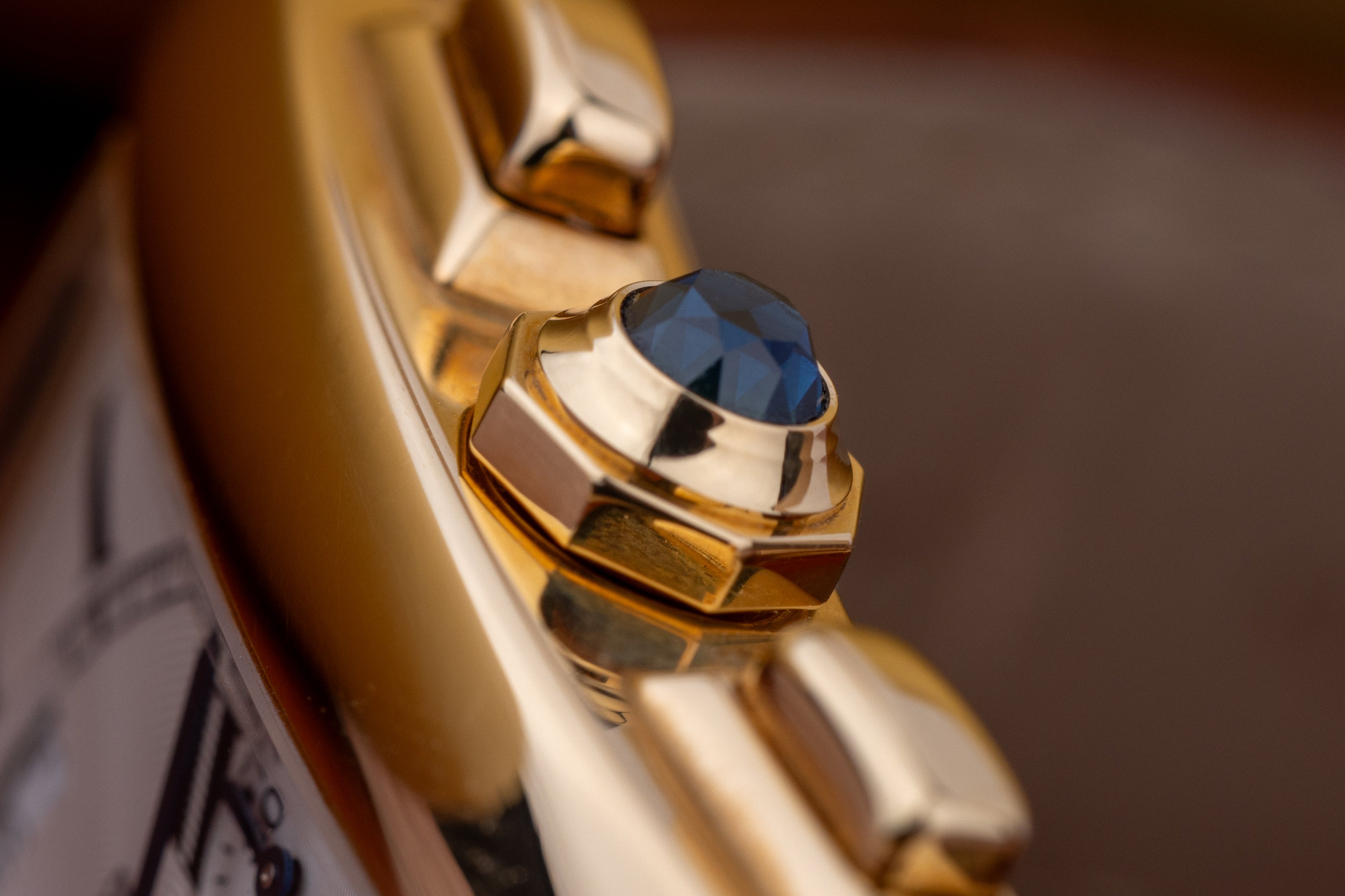 Cartier Tank Americaine XL Chronograph | REF. 2892 | Automatic | 32mm x 52mm | 18k Yellow Gold