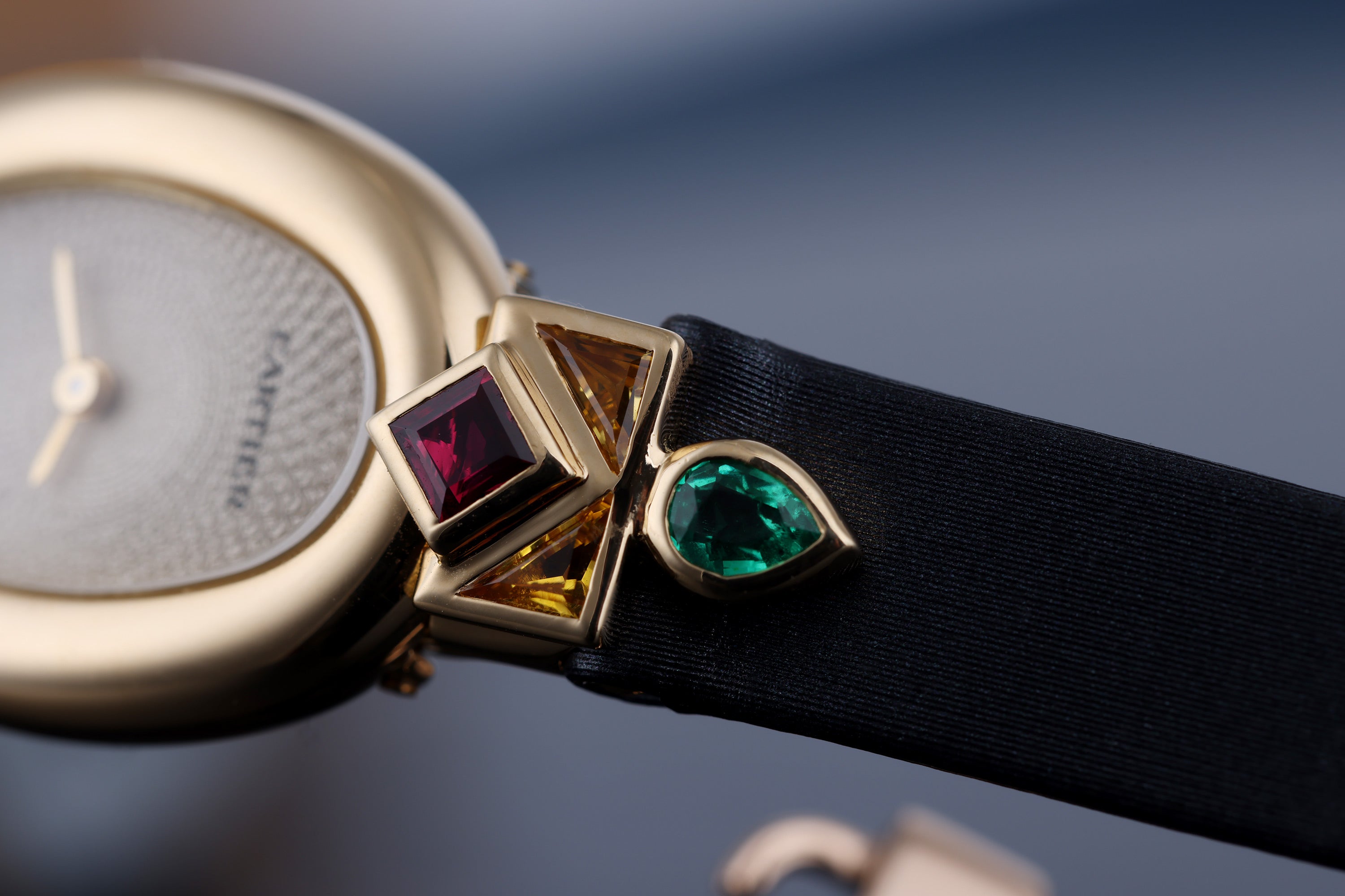 Cartier Baignoire Mini | Ruby, Emerald & Yellow Sapphire | REF. 1960 | 18k Yellow Gold | 18mm | Quartz | 1990's
