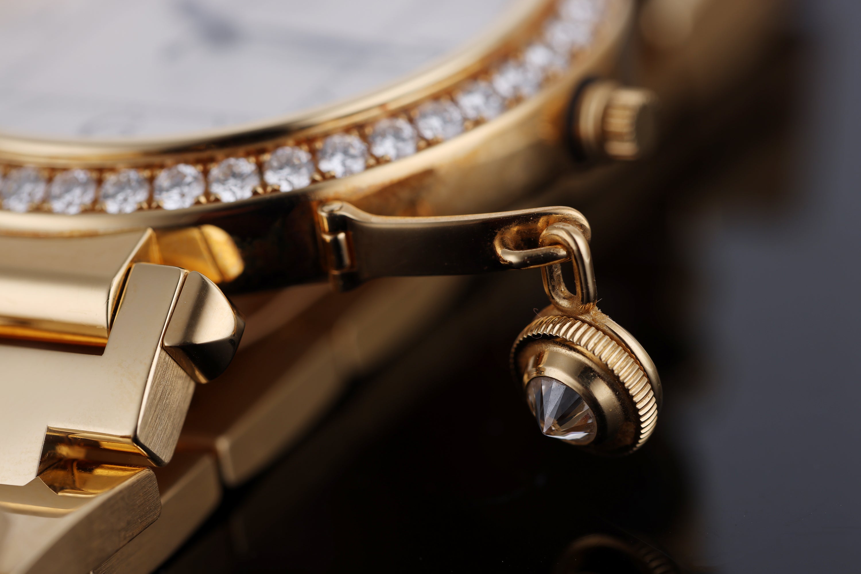 Cartier Pasha | REF. WJ1203H9 / 2726 | 42mm | Diamond Bezel | 18k Yellow Gold | Box & Papers | 2005