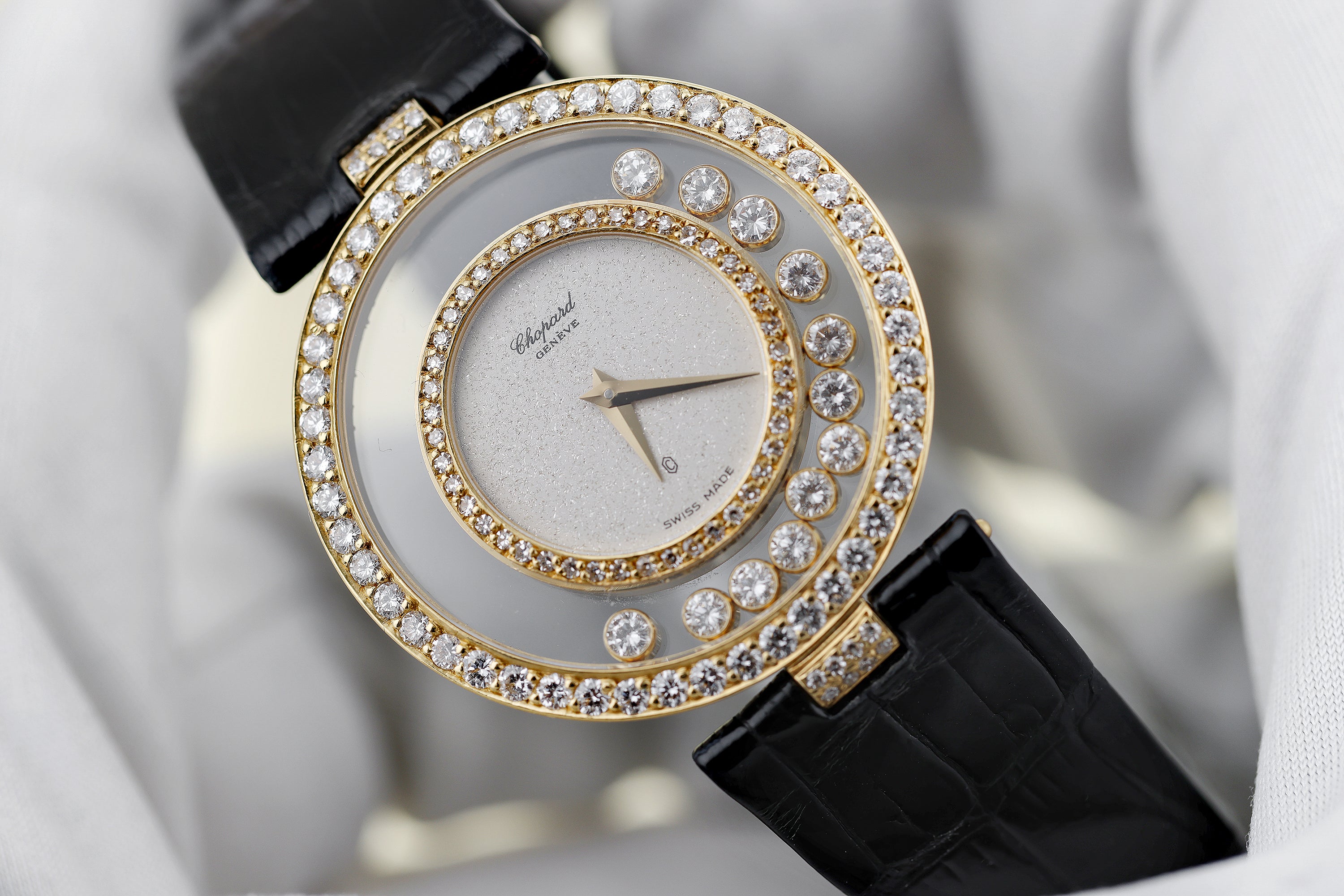 Chopard Happy Diamonds | REF. 2647 | 12 Floating Diamonds | Diamond Bezel | 18k Yellow Gold | 32mm