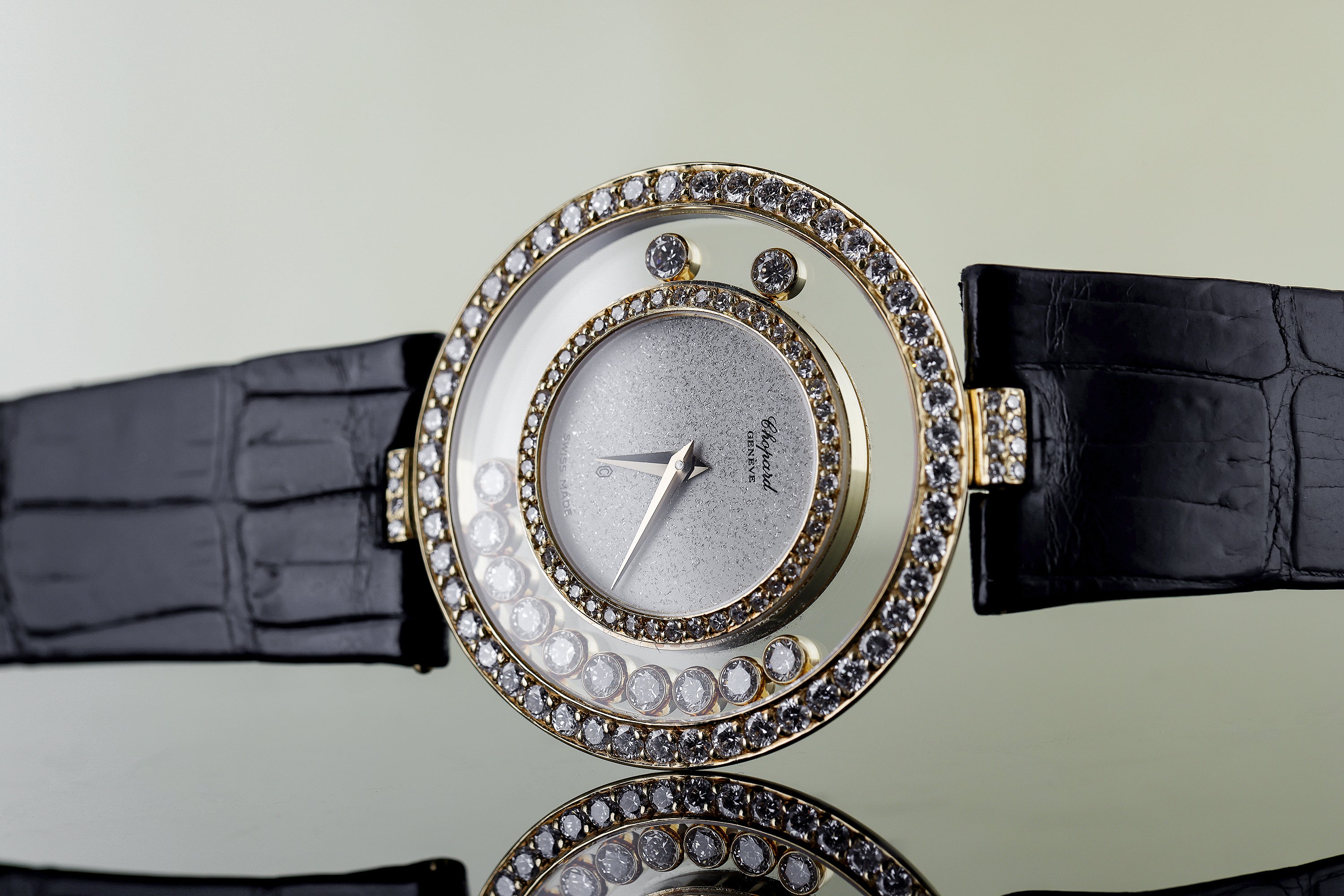 Chopard Happy Diamonds | REF. 2647 | 12 Floating Diamonds | Diamond Bezel | 18k Yellow Gold | 32mm
