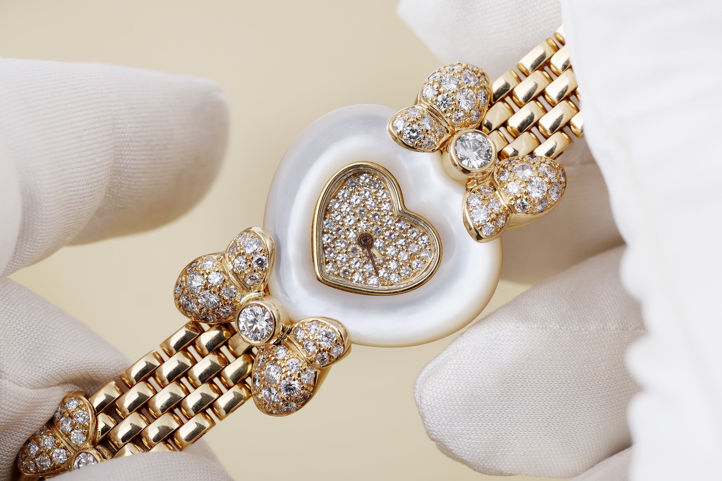 Chopard Ladies Watch | Heart-Shaped Mother of Pearl Bezel | REF. 538 1 | Pave Diamond Dial & Bow Bracelet | 18k Yellow Gold | 25mm | 1990's