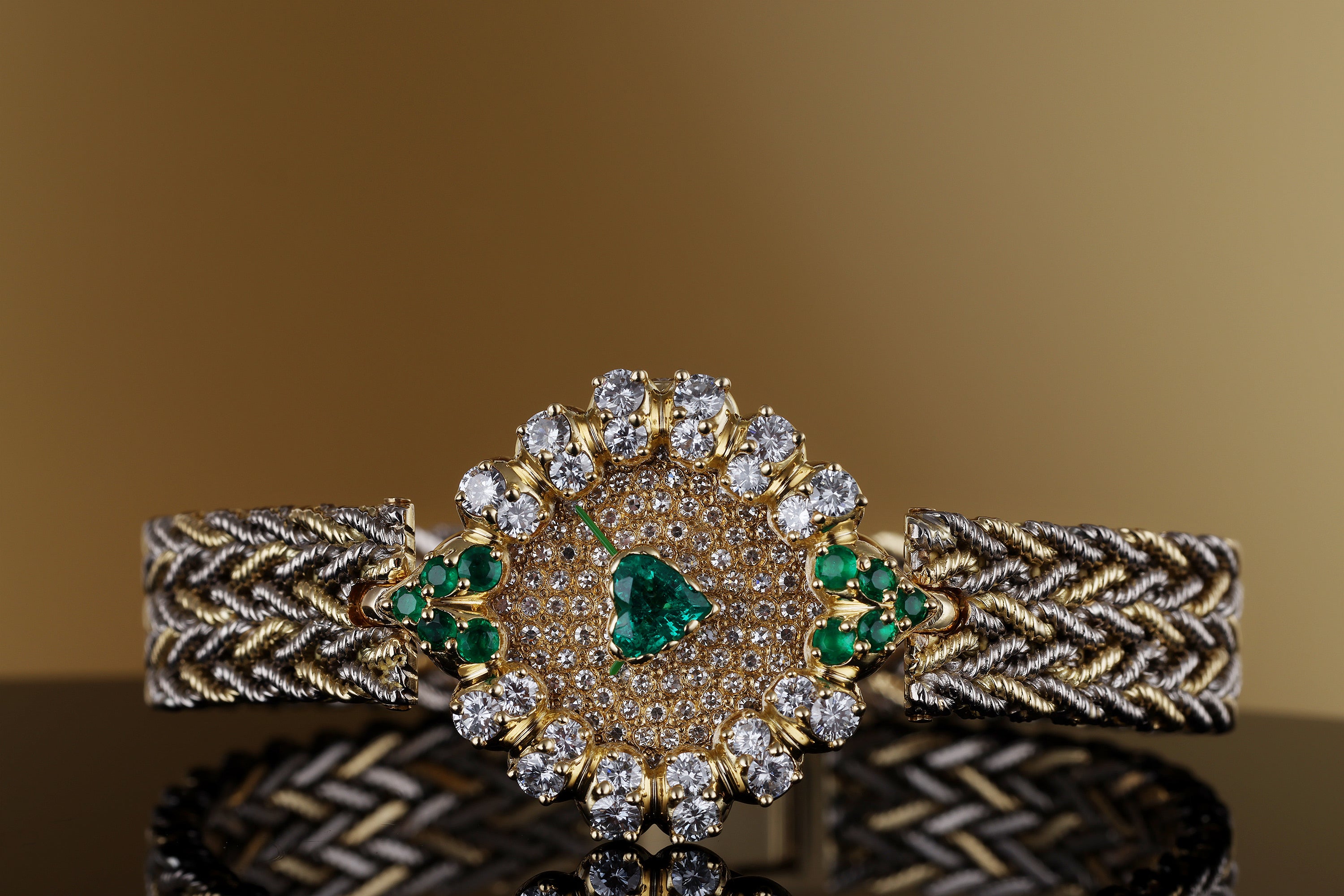 Gerald Genta | REF. G 2055.7 | Heart-Shaped Emerald Center Piece | Pavé Diamond Dial | Emerald & Diamond Bezel | 18k Yellow & White Gold | Circa 1990's