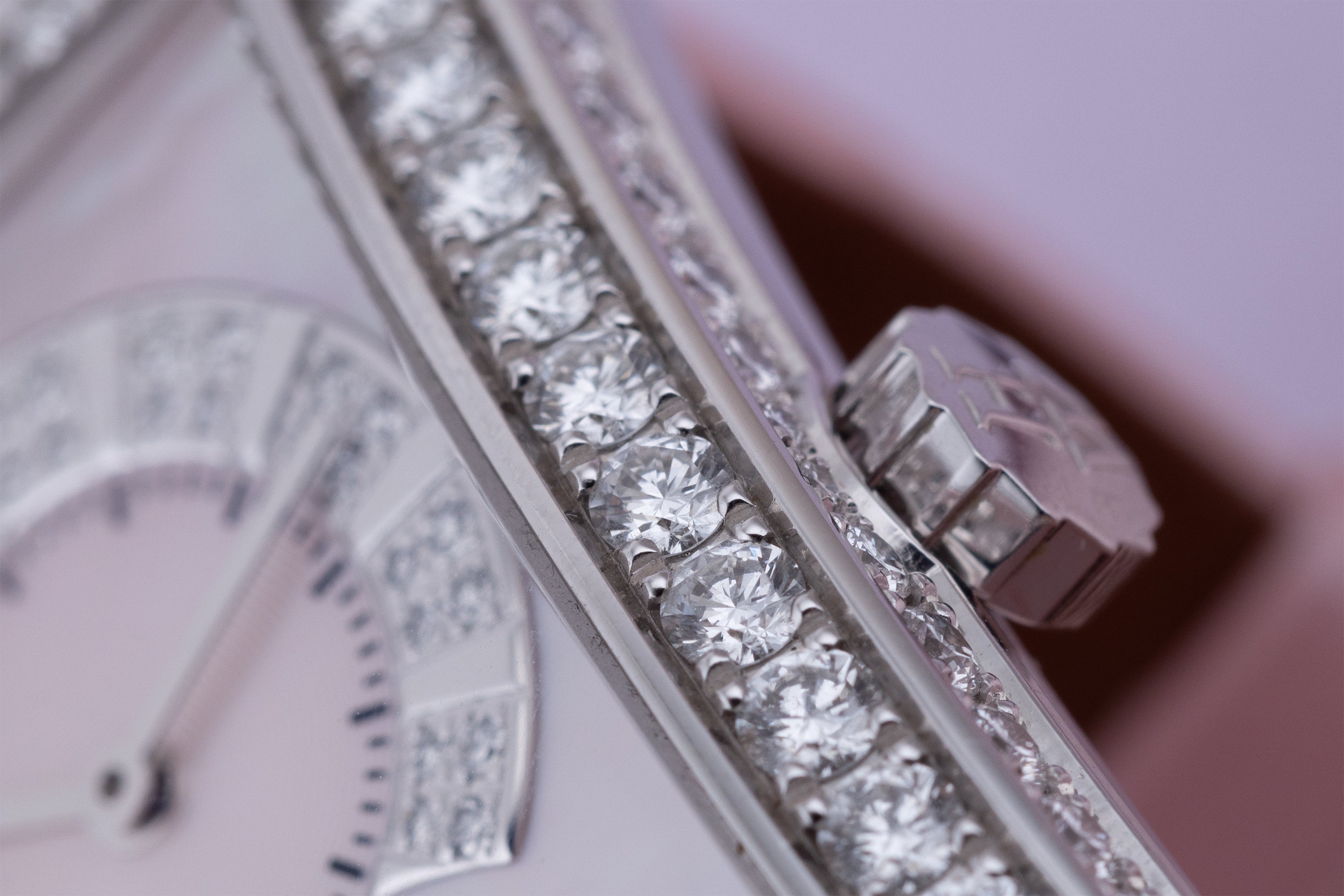 Harry Winston Avenue C | REF. 330/UMW | Mother of Pearl dial | Diamond Bezel & Centre Rings | 18k White Gold | Box & Papers