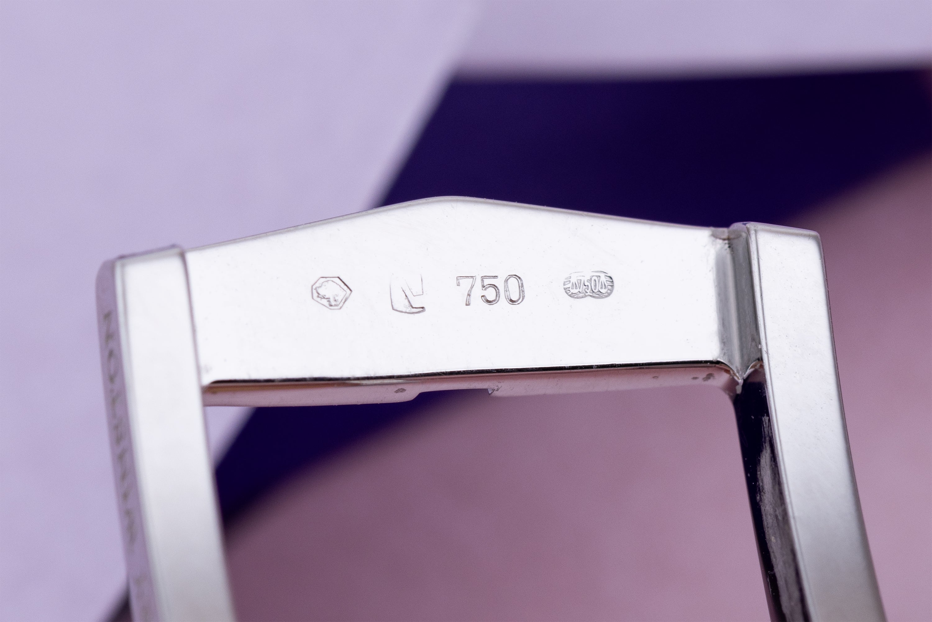 Harry Winston Avenue C | REF. 330/UMW | Mother of Pearl dial | Diamond Bezel & Centre Rings | 18k White Gold | Box & Papers