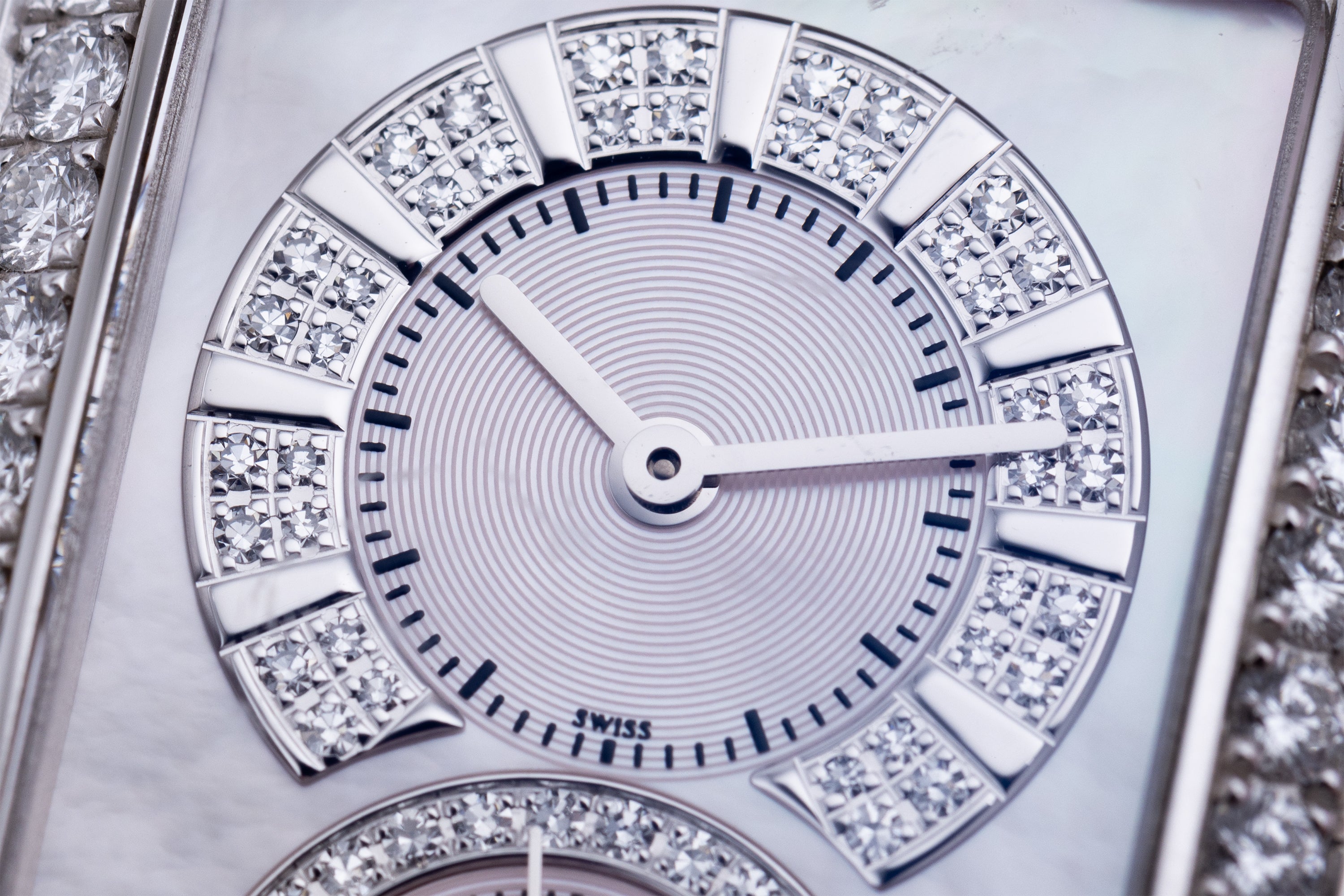 Harry Winston Avenue C | REF. 330/UMW | Mother of Pearl dial | Diamond Bezel & Centre Rings | 18k White Gold | Box & Papers