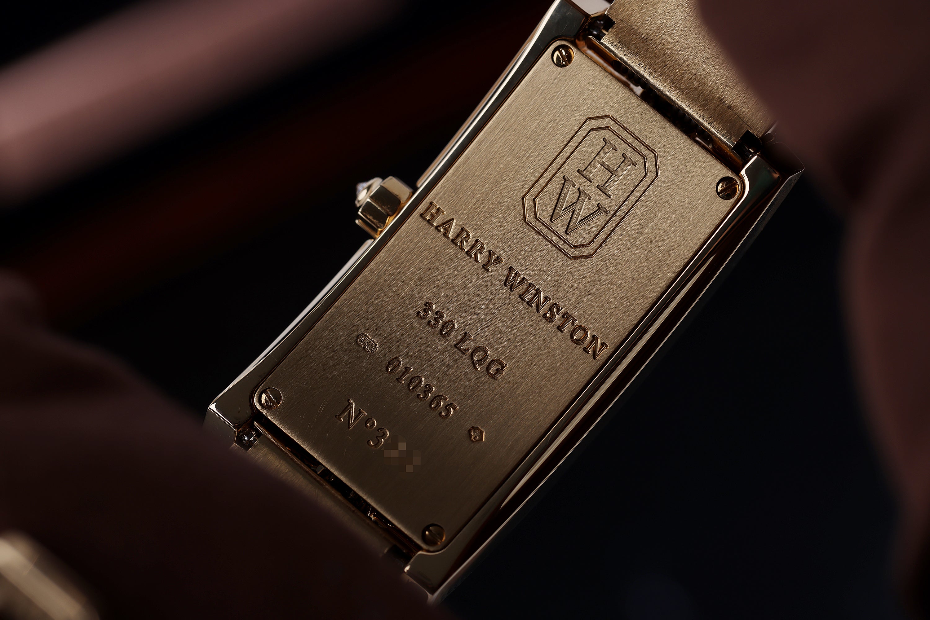 Harry Winston Avenue | REF. 330 LQG | White Mother of Pearl Dial | Diamond Bezel | 18k Yellow Gold | 19mm | Quartz | 2010s