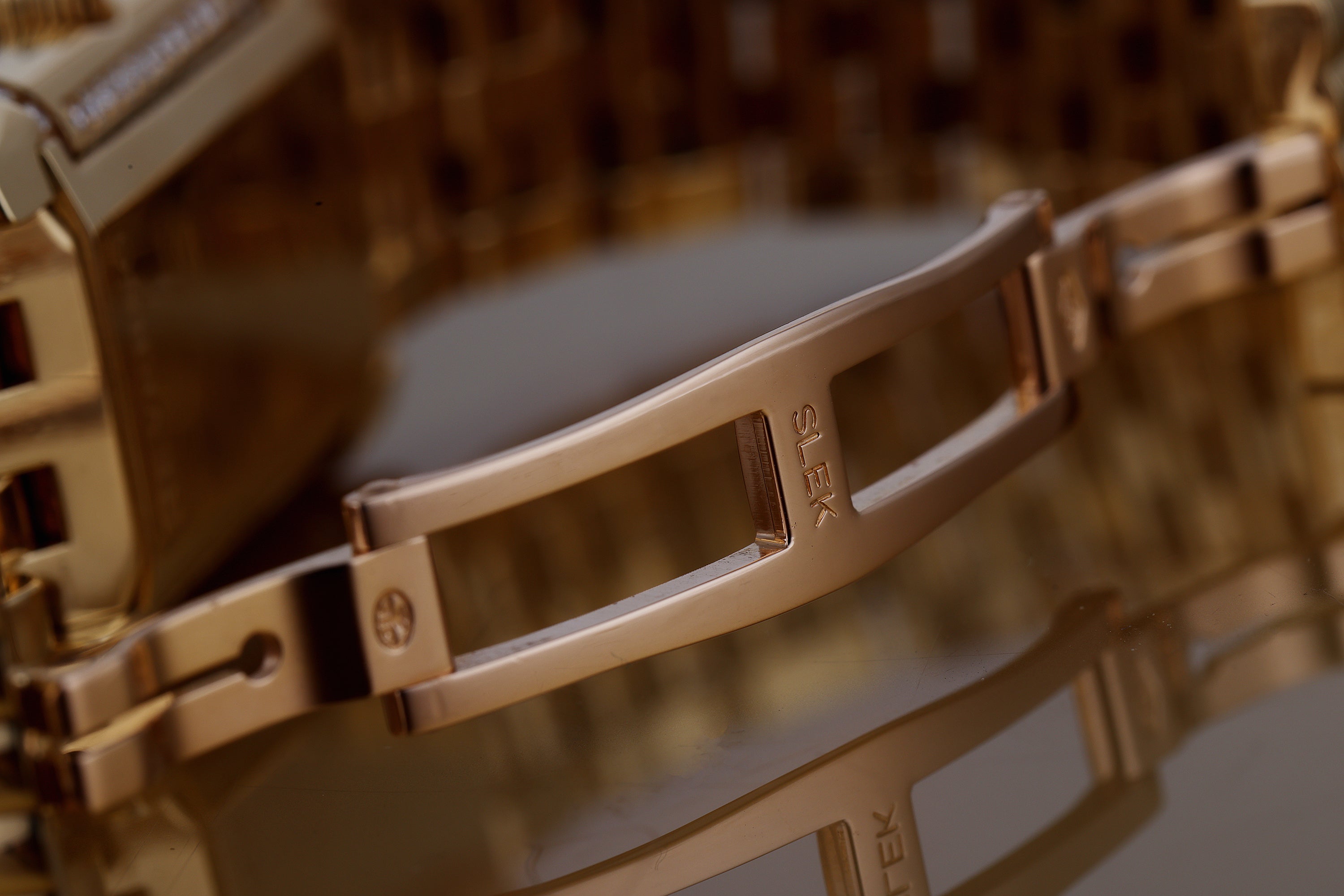 Jaeger-LeCoultre Reverso Duetto | REF. 266.1.44 | Diamond Dial, Bezel & Bracelet | Mother of Pearl | 18k Yellow Gold | 20.5mm | Quartz