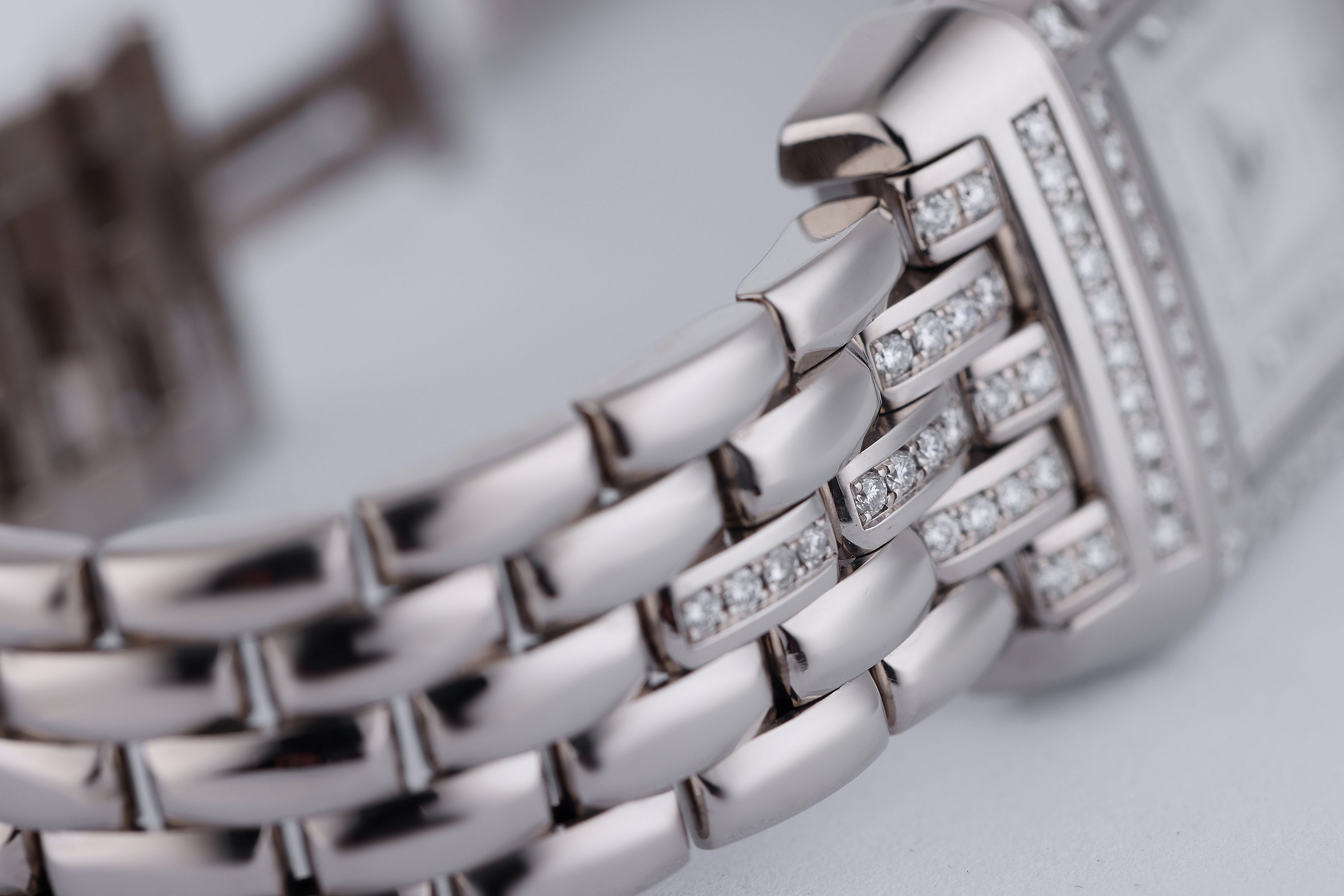 Jaeger-LeCoultre Reverso Duetto | REF. 267.3.86 | Diamond Dial, Bezel & Bracelet | 18k White Gold | 20.5mm | Quartz | Box & Papers | 2000